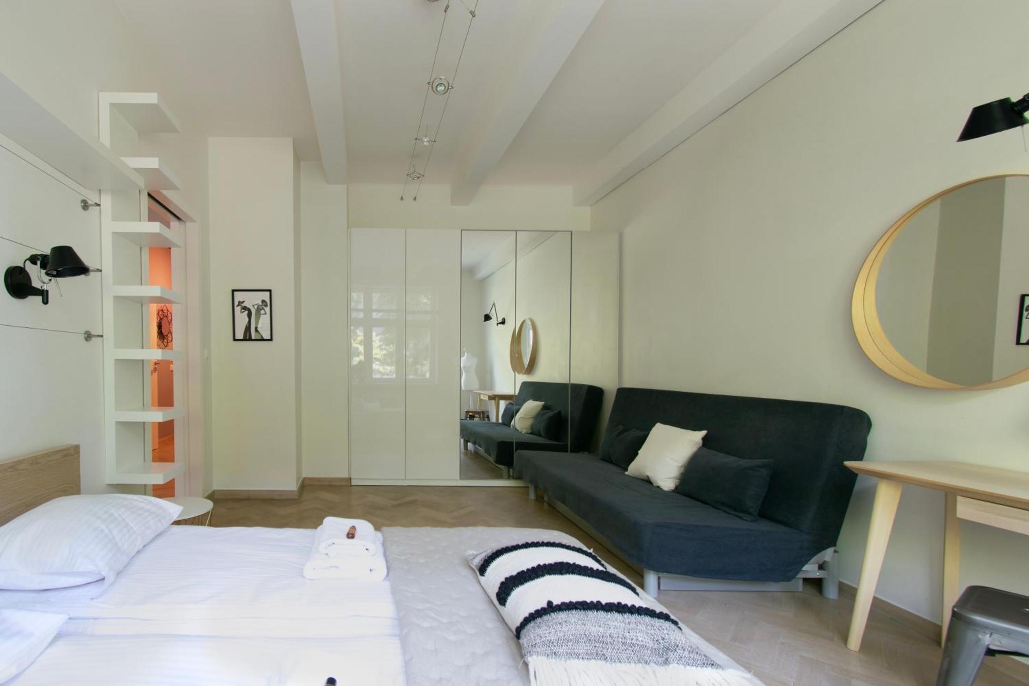 Spacious 3br With Ac In Living Room, 2 Balconies