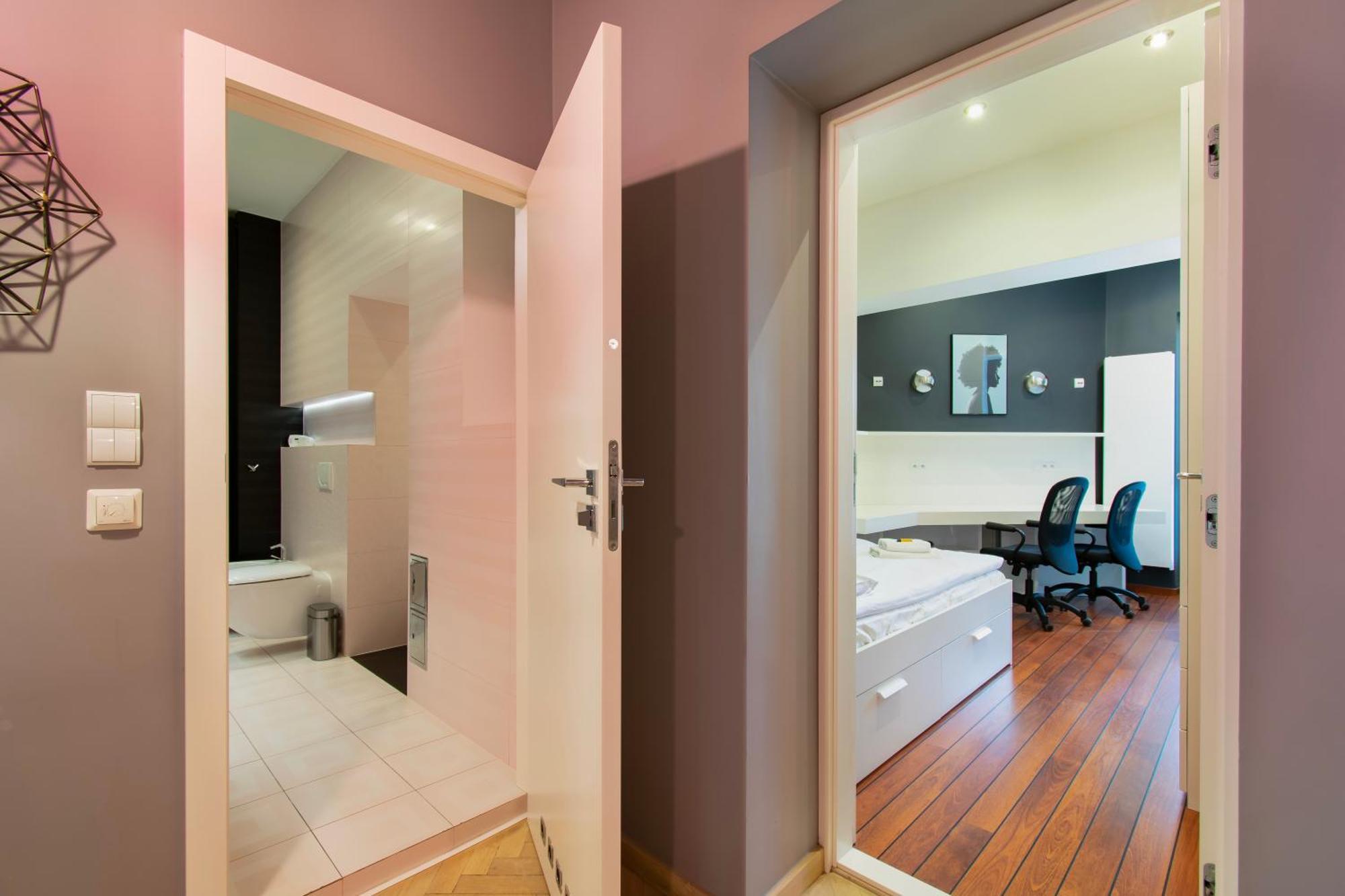 Spacious 3br With Ac In Living Room, 2 Balconies Apartment *