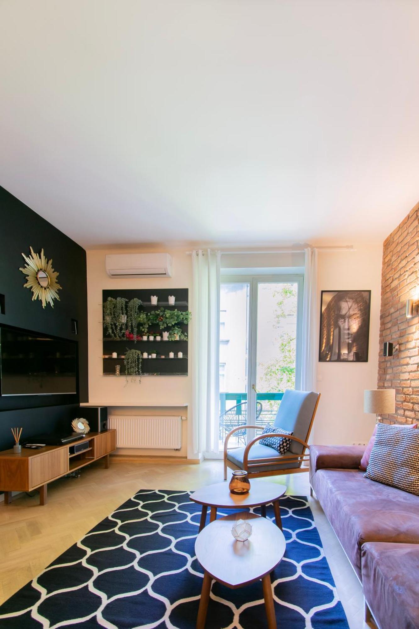 Spacious 3br With Ac In Living Room, 2 Balconies
