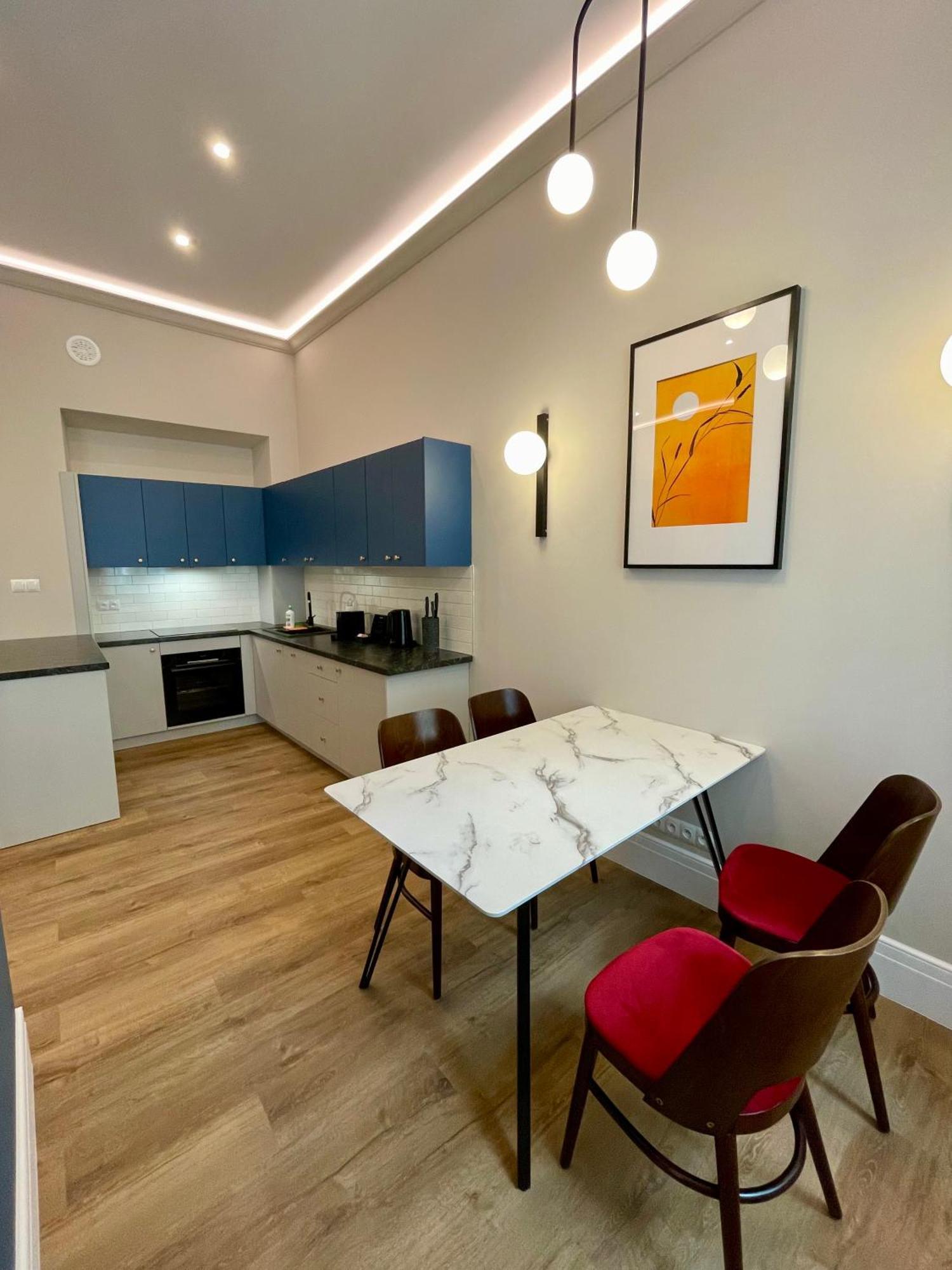 Apartment Golden Queen Center *