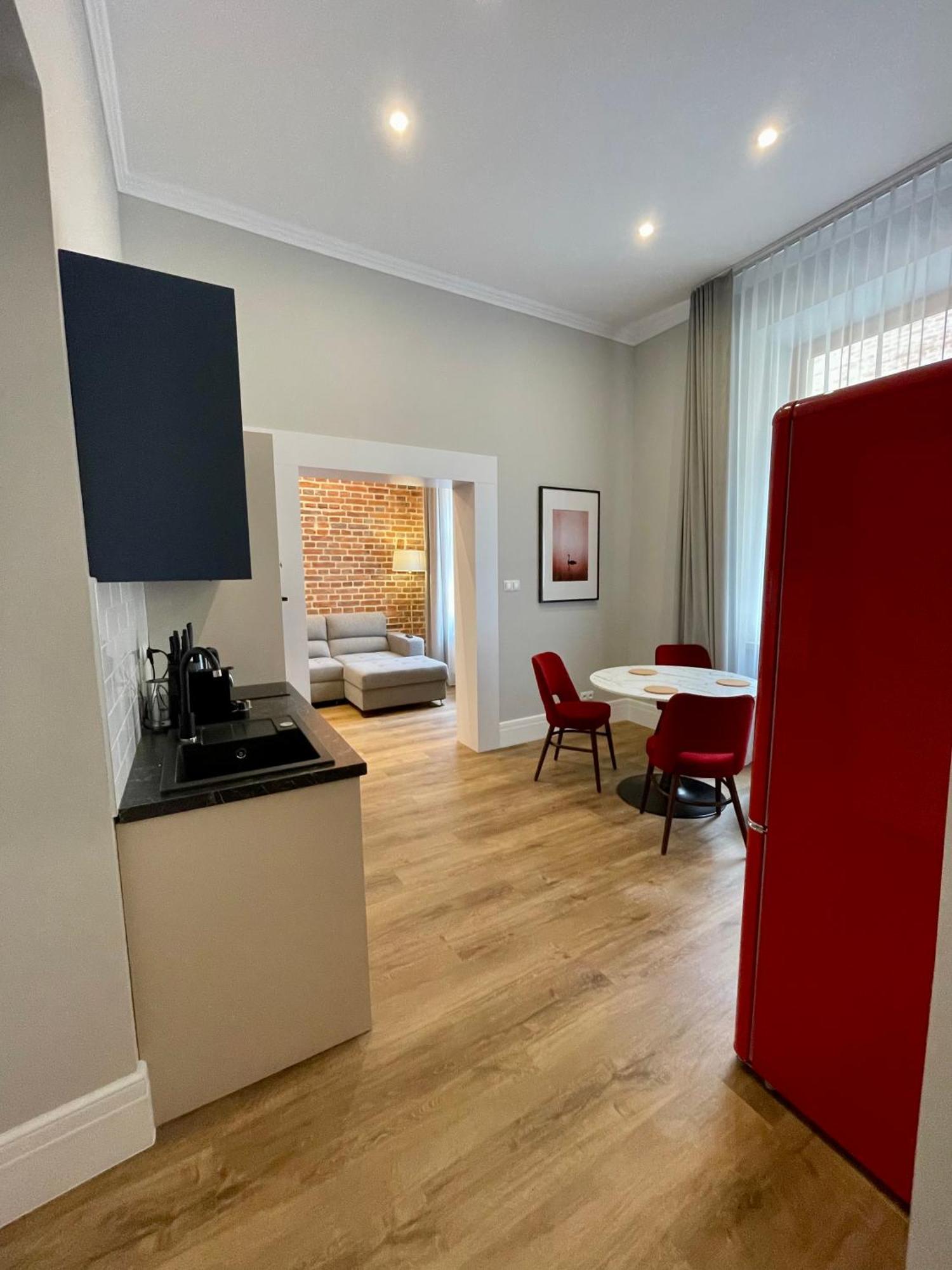 Golden Queen Center Apartment *