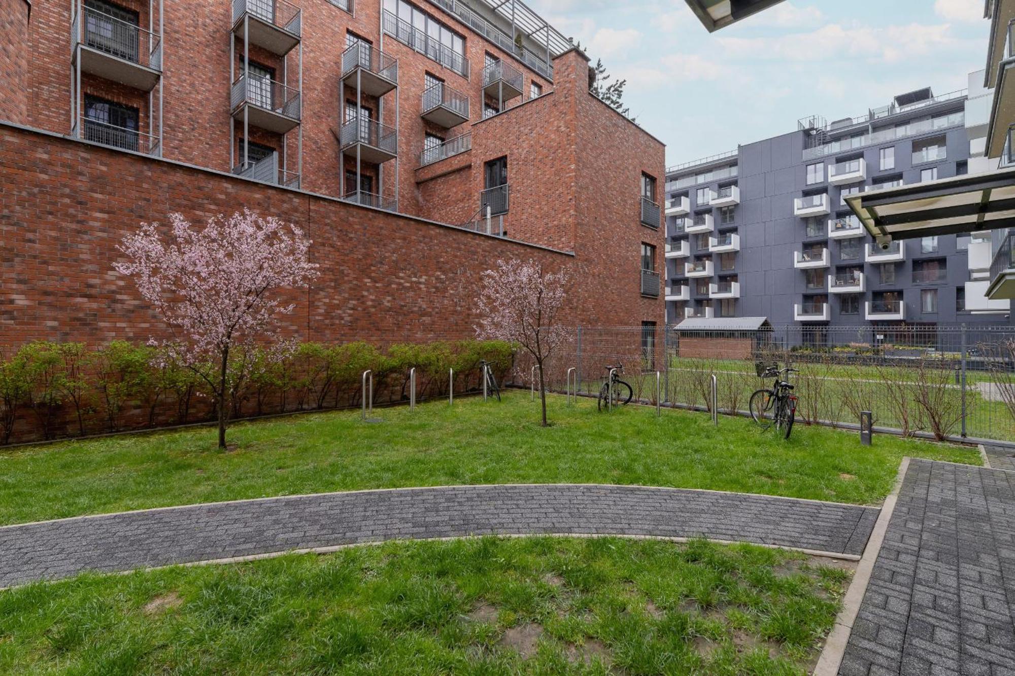 Zablocie Pet-friendly Slusarska By Renters Apartment