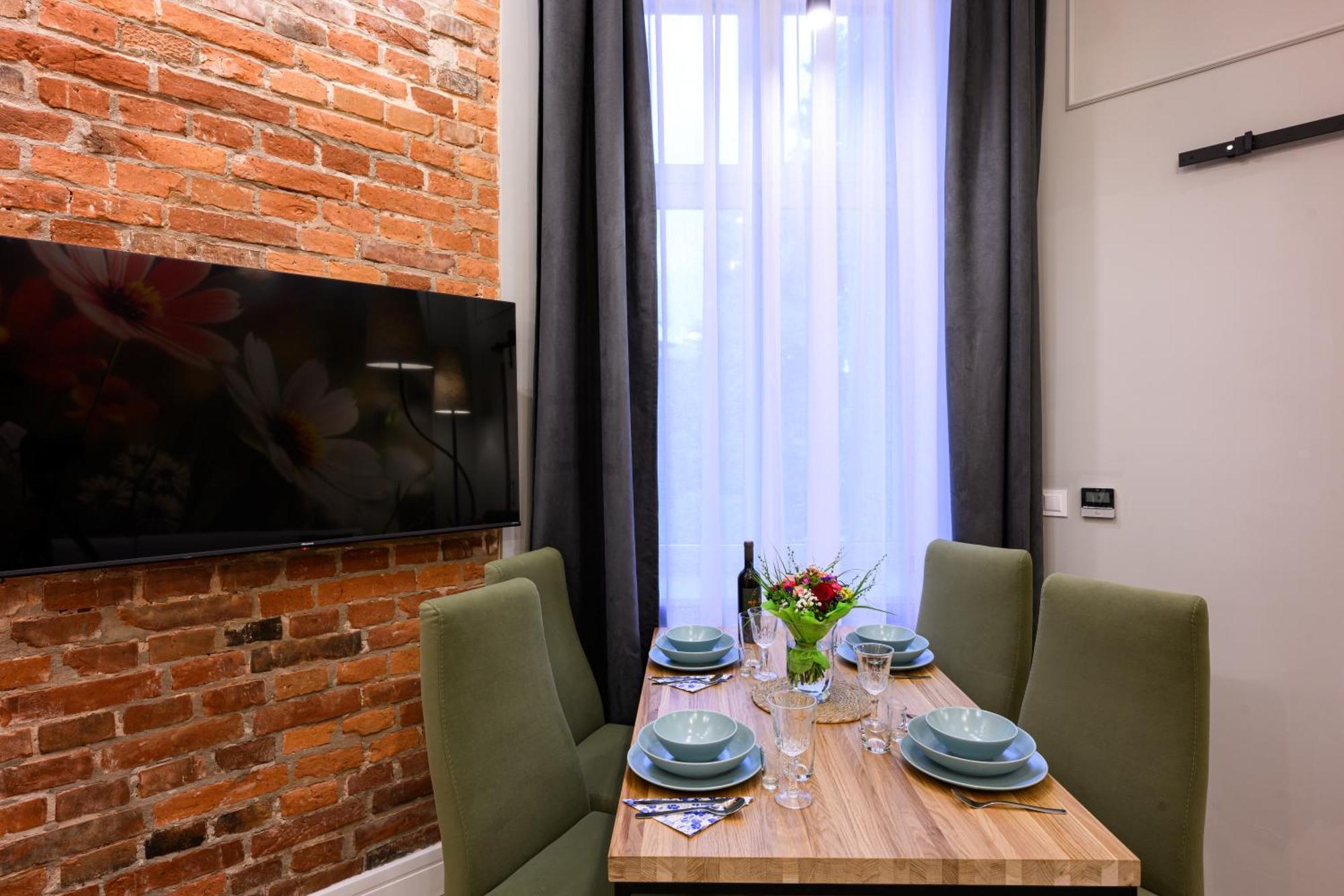 Arts - Old Town Apartment *