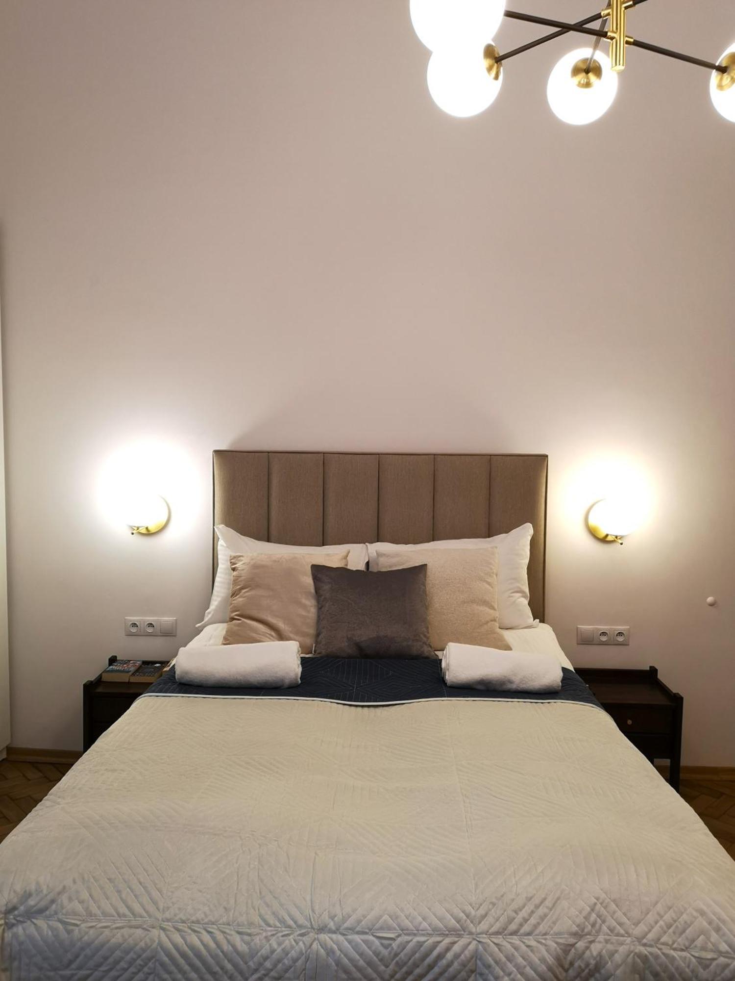 Unique Style Old Town - 25 Min From The Airport - By Homelike