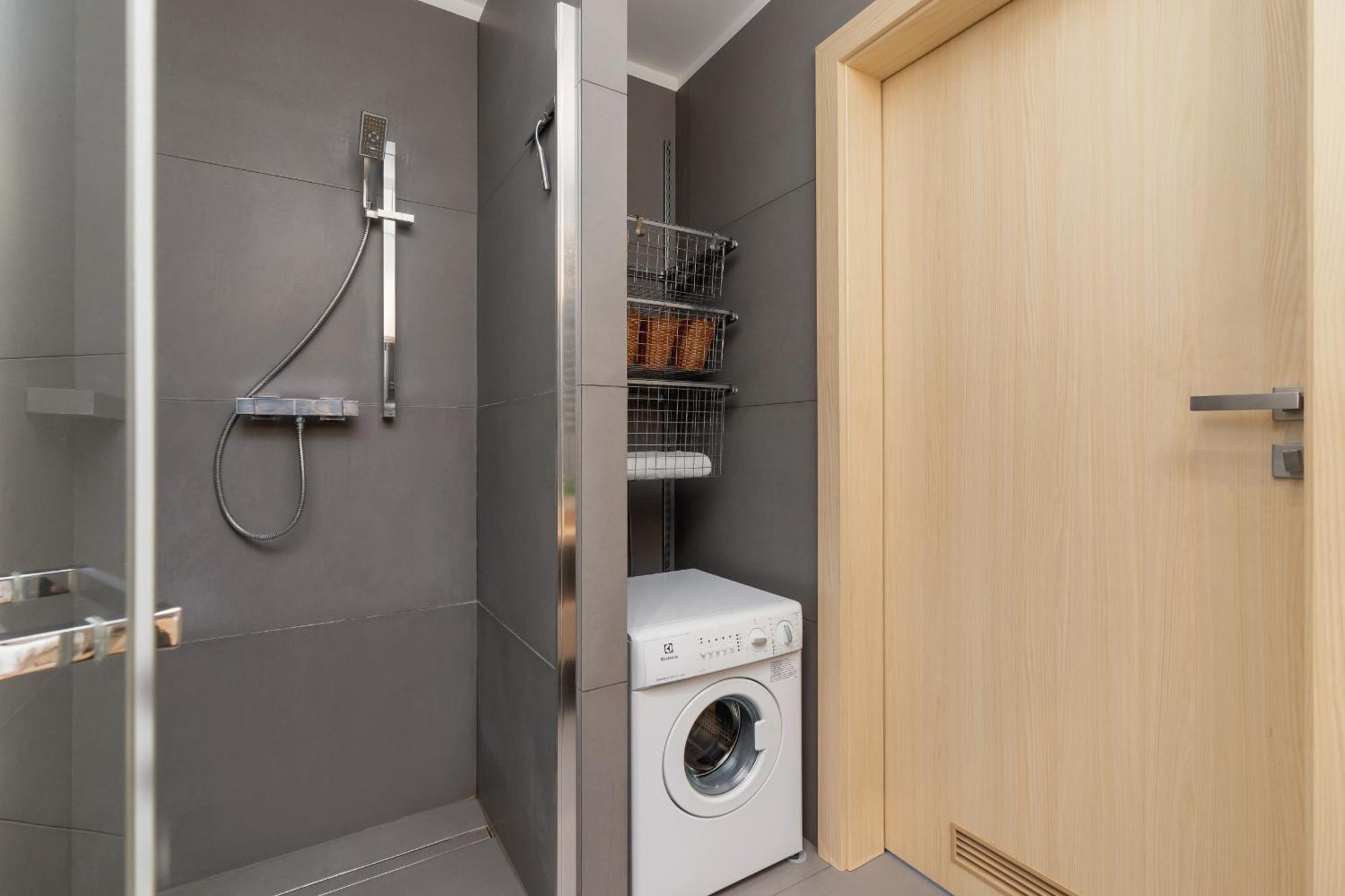 Stawowa With Balcony & Parking Cracow By Renters *