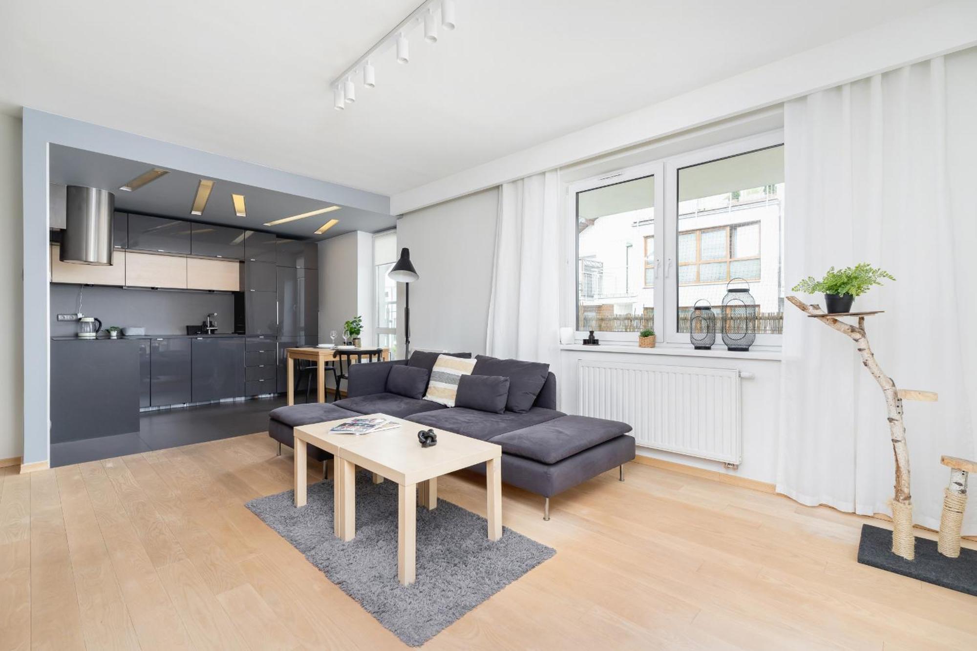 Stawowa With Balcony & Parking Cracow By Renters Apartment *