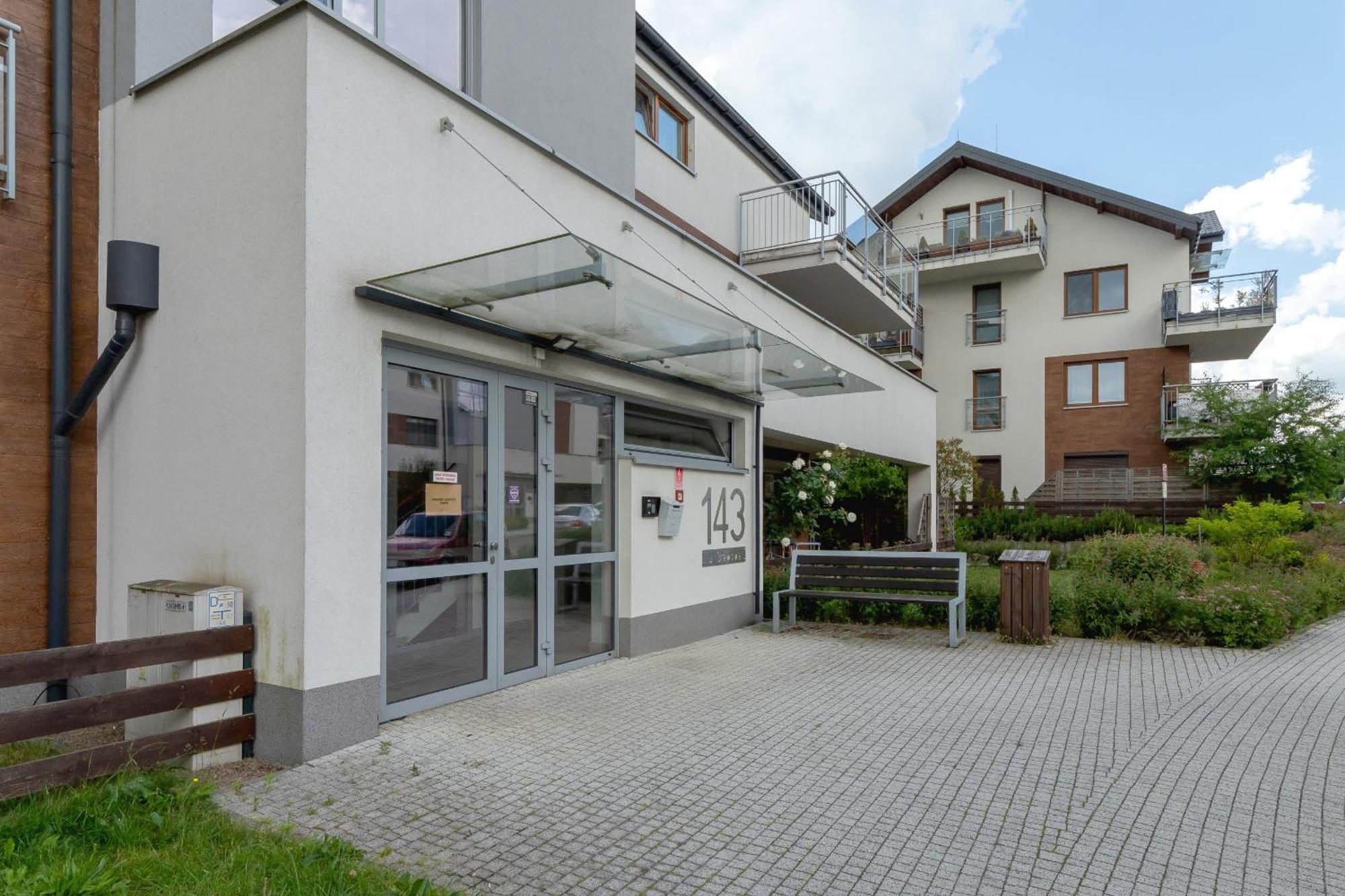 Apartment Stawowa With Balcony & Parking Cracow By Renters