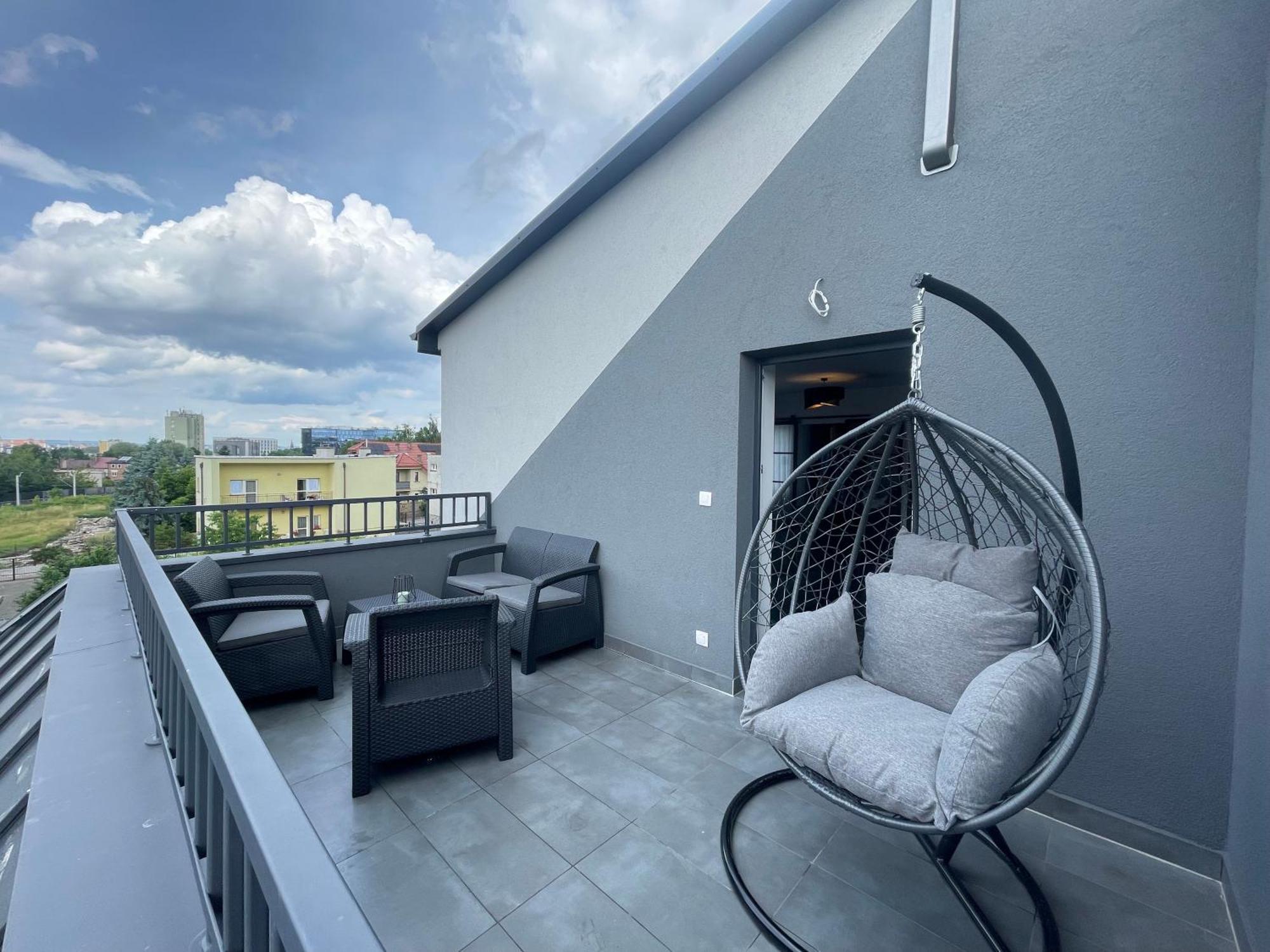 Apartment Near Sanktuarium Beautiful View And Free Parking
