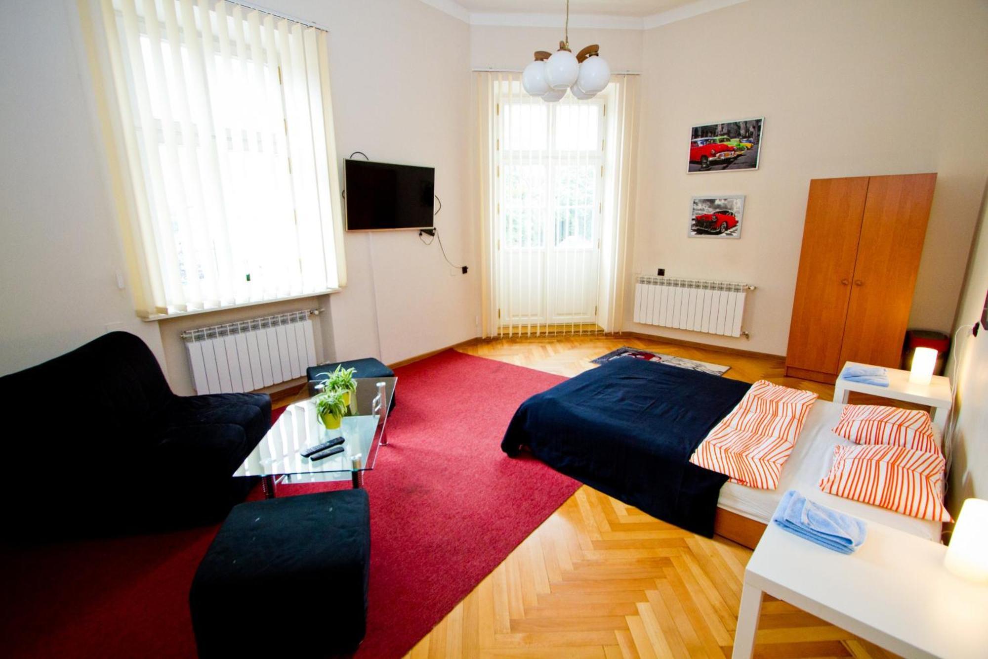 B Movie Guest Homestay Krakow