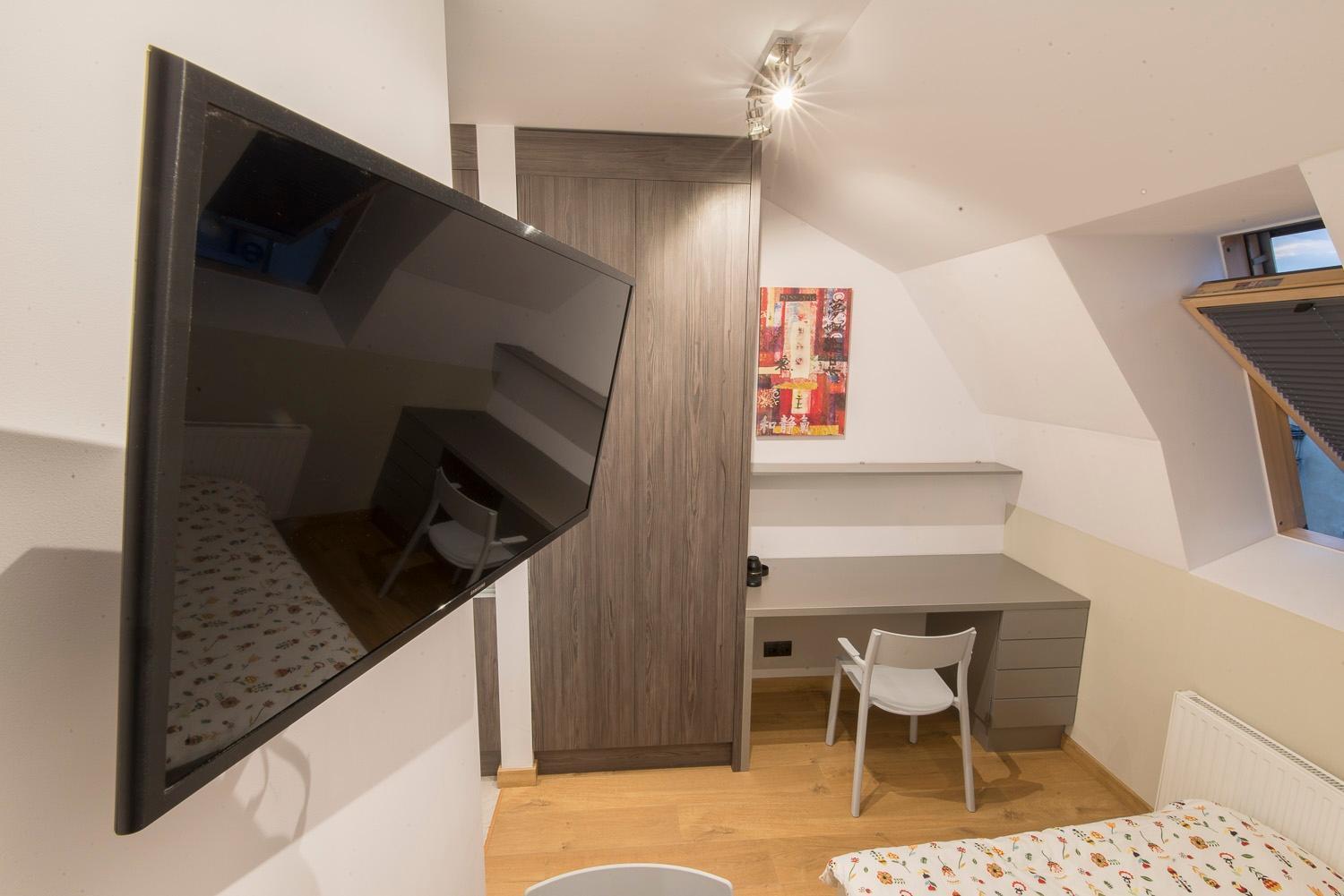 Apartment By The Roof *