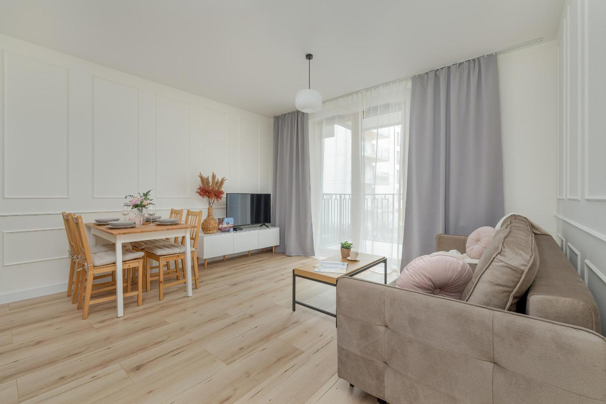 Apartment Cozy Orawska With Balcony By Renters