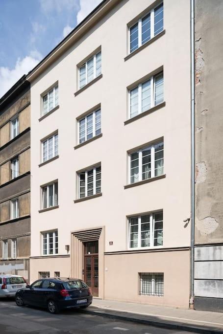 Apartment Your Stylish Spot In The Center Of