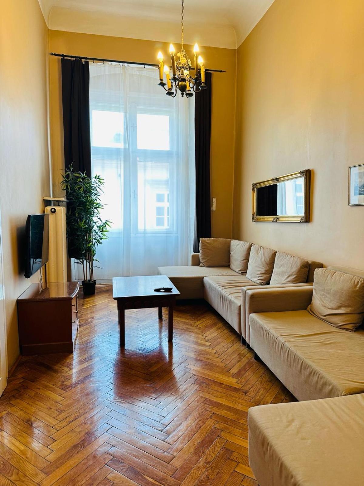 Main Market Square Apartment