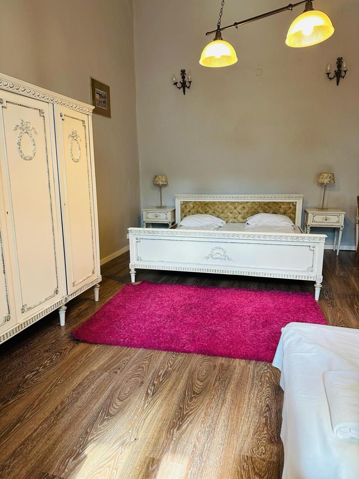 Main Market Square Apartment *