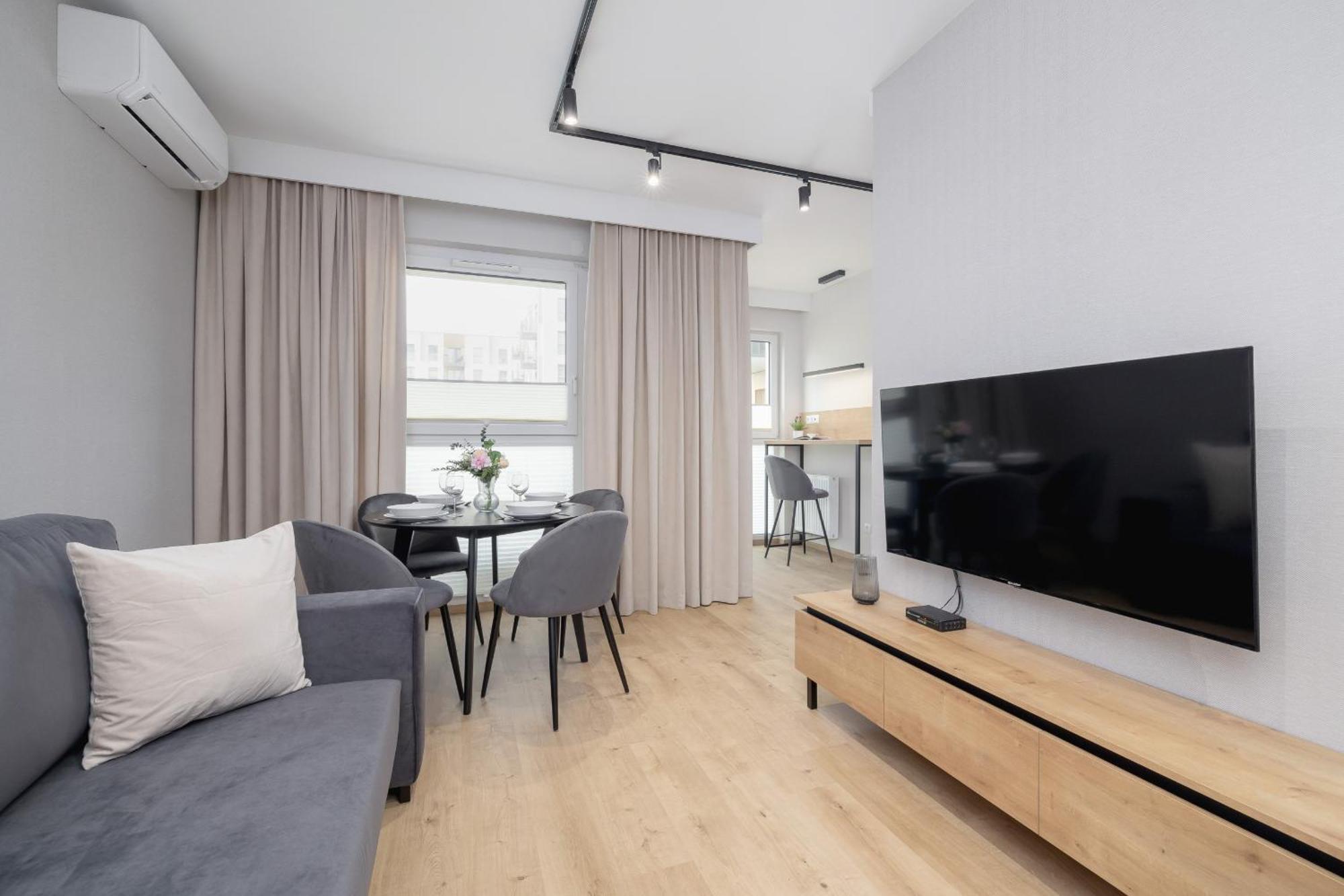 Bright In With Garden, Air Conditioning, Parking And Desk By Renters Prestige * Krakow
