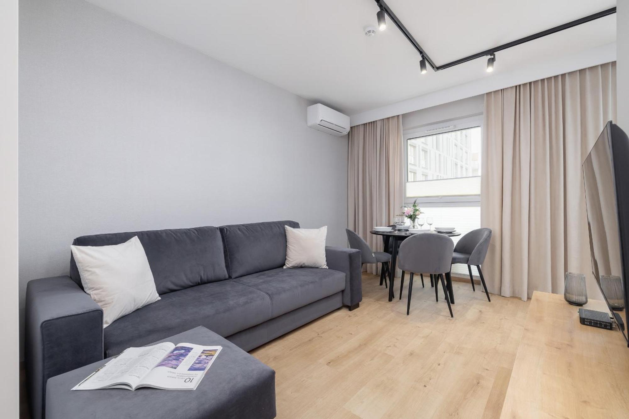 Bright In With Garden, Air Conditioning, Parking And Desk By Renters Prestige Apartment Krakow