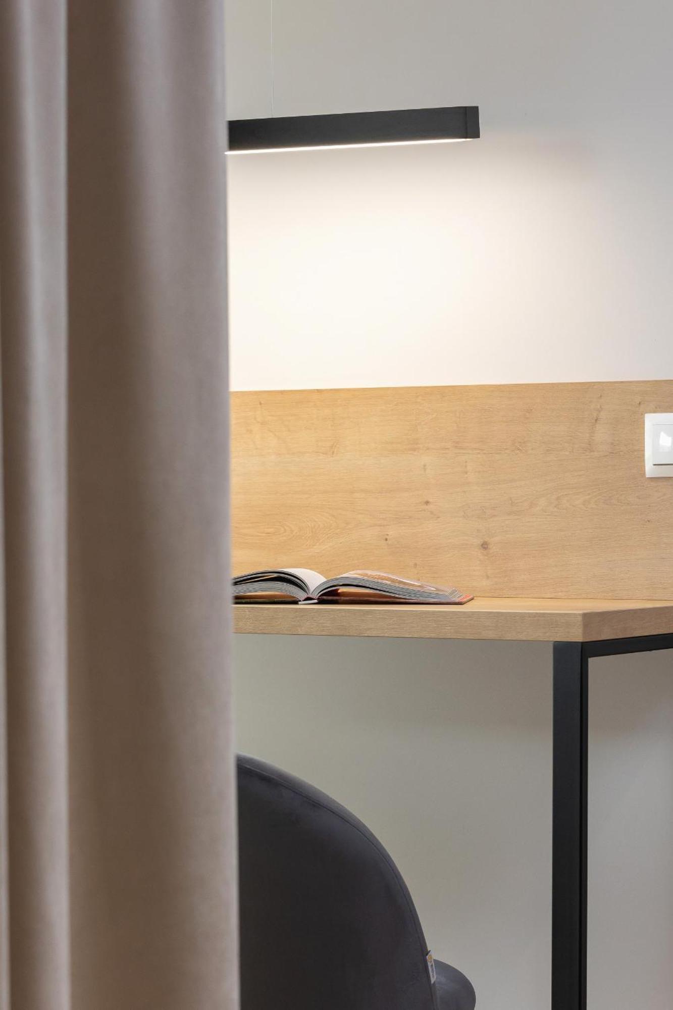 Bright In With Garden, Air Conditioning, Parking And Desk By Renters Prestige Krakow