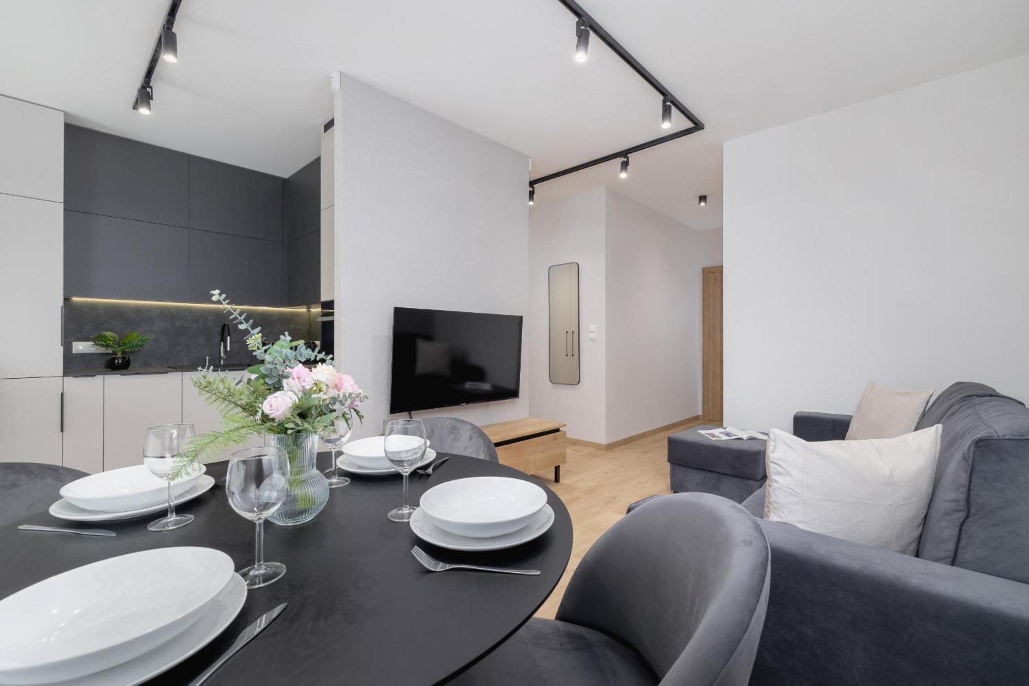 Apartment Bright In With Garden, Air Conditioning, Parking And Desk By Renters Prestige Krakow
