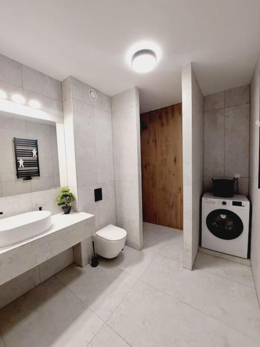 Apartment Przestronny Apartament, Ogrodek, Miejsca Postojowe W Garazu *
