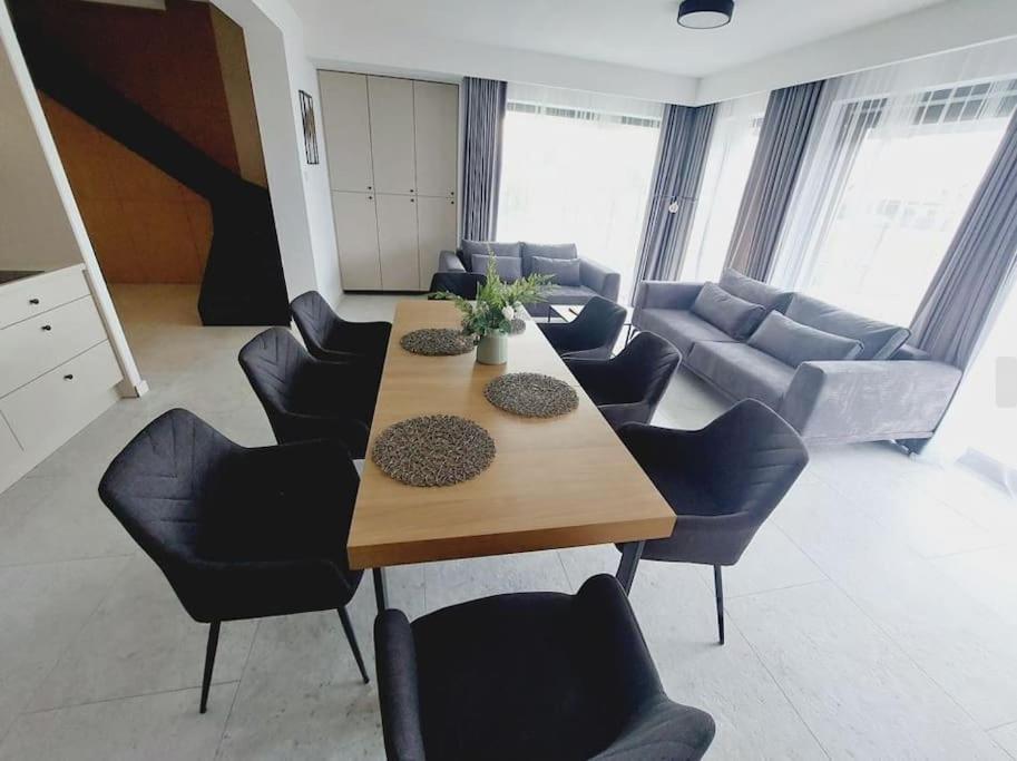 Przestronny Apartament, Ogrodek, Miejsca Postojowe W Garazu *