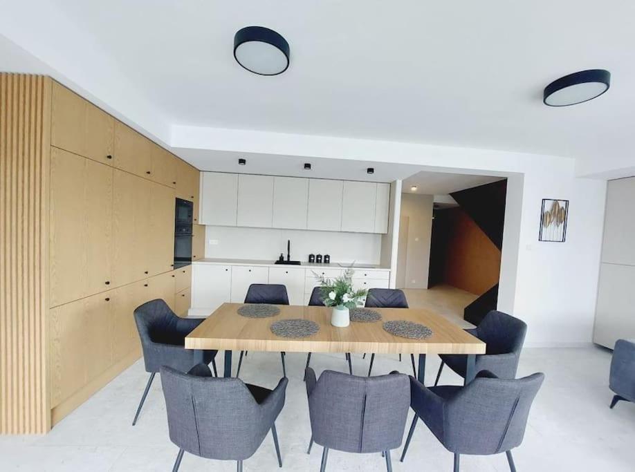 Przestronny Apartament, Ogrodek, Miejsca Postojowe W Garazu Apartment
