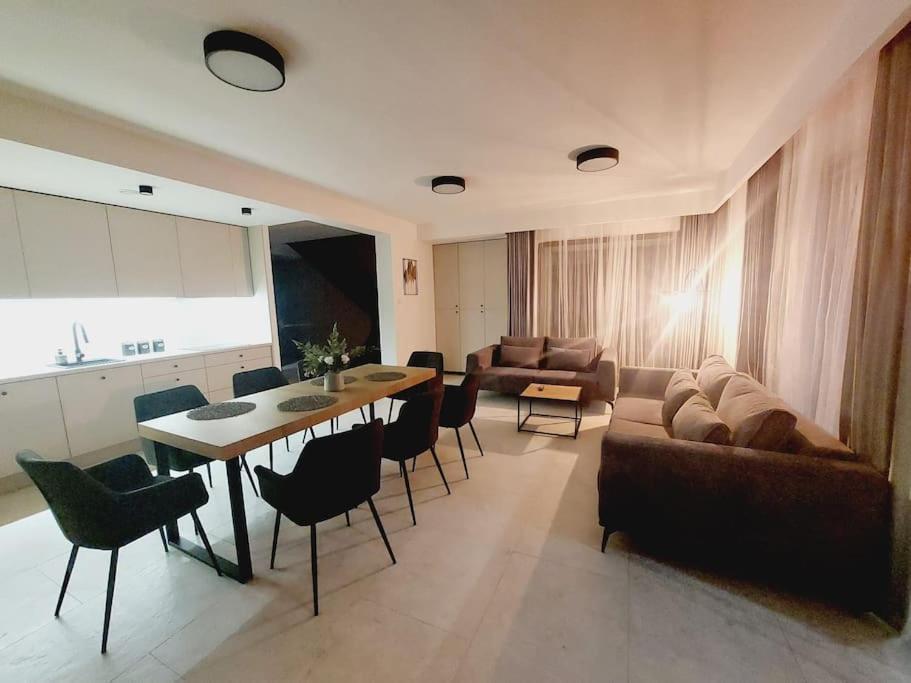 Przestronny Apartament, Ogrodek, Miejsca Postojowe W Garazu Apartment