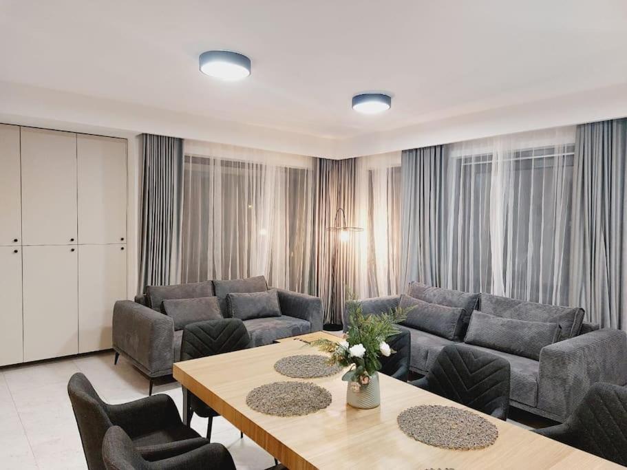 Apartment Przestronny Apartament, Ogrodek, Miejsca Postojowe W Garazu *