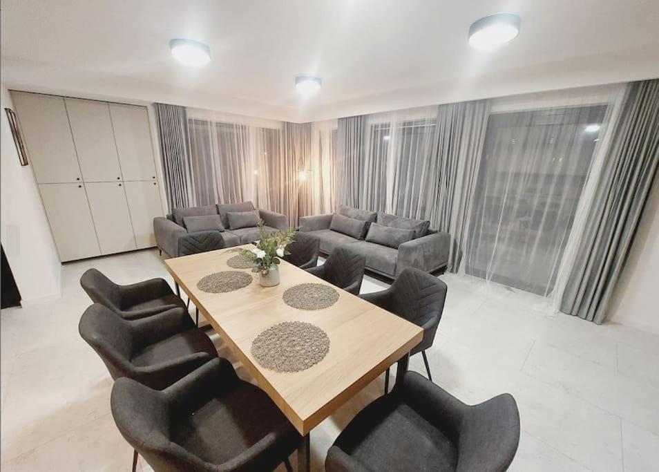 Przestronny Apartament, Ogrodek, Miejsca Postojowe W Garazu Apartment *