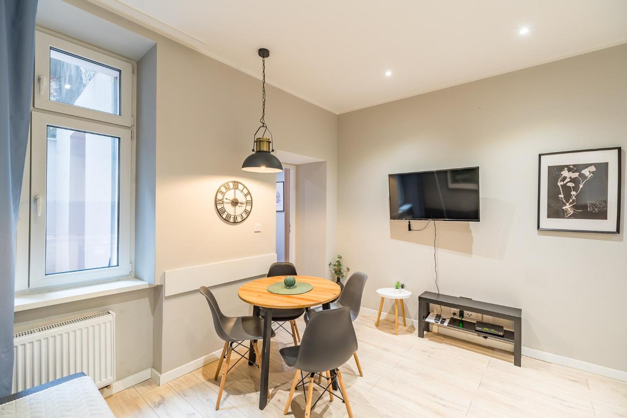 Apartamento Starowislna - Balcony, Top Location, Tram & Train Nearby - By Rentujemy