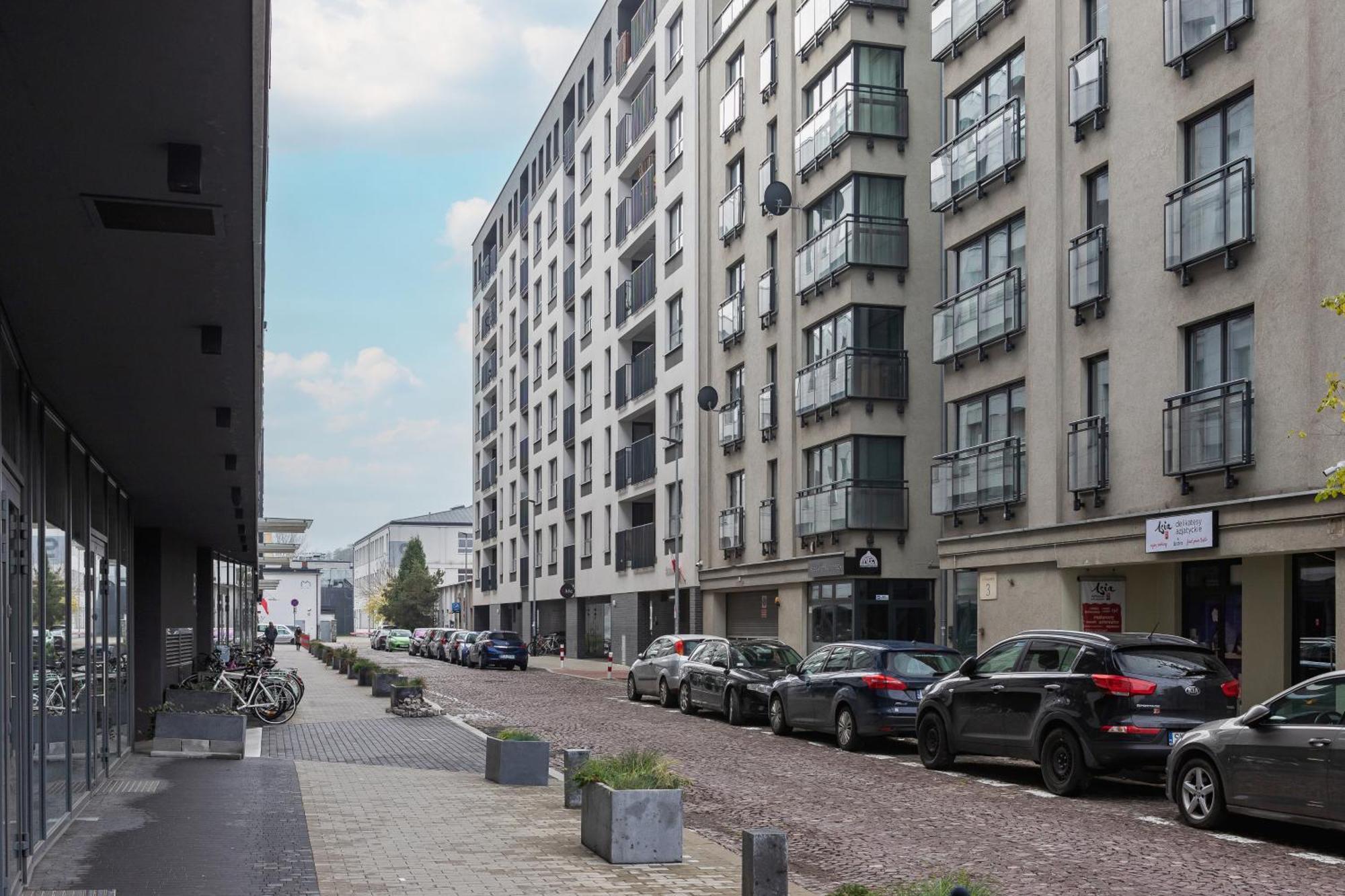 Slusarska Modern With Balcony & Parking Cracow Zablocie By Renters Prestige Krakow