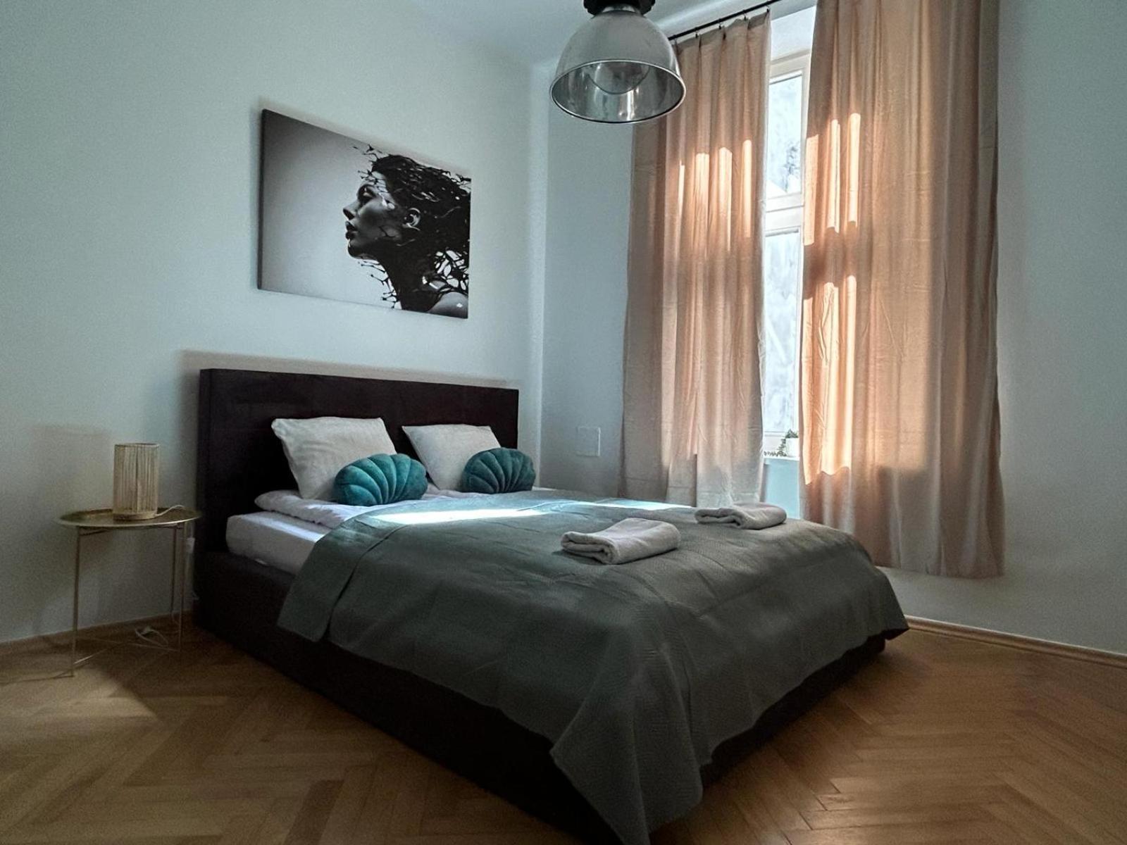 Apartment Selected By Market Square *