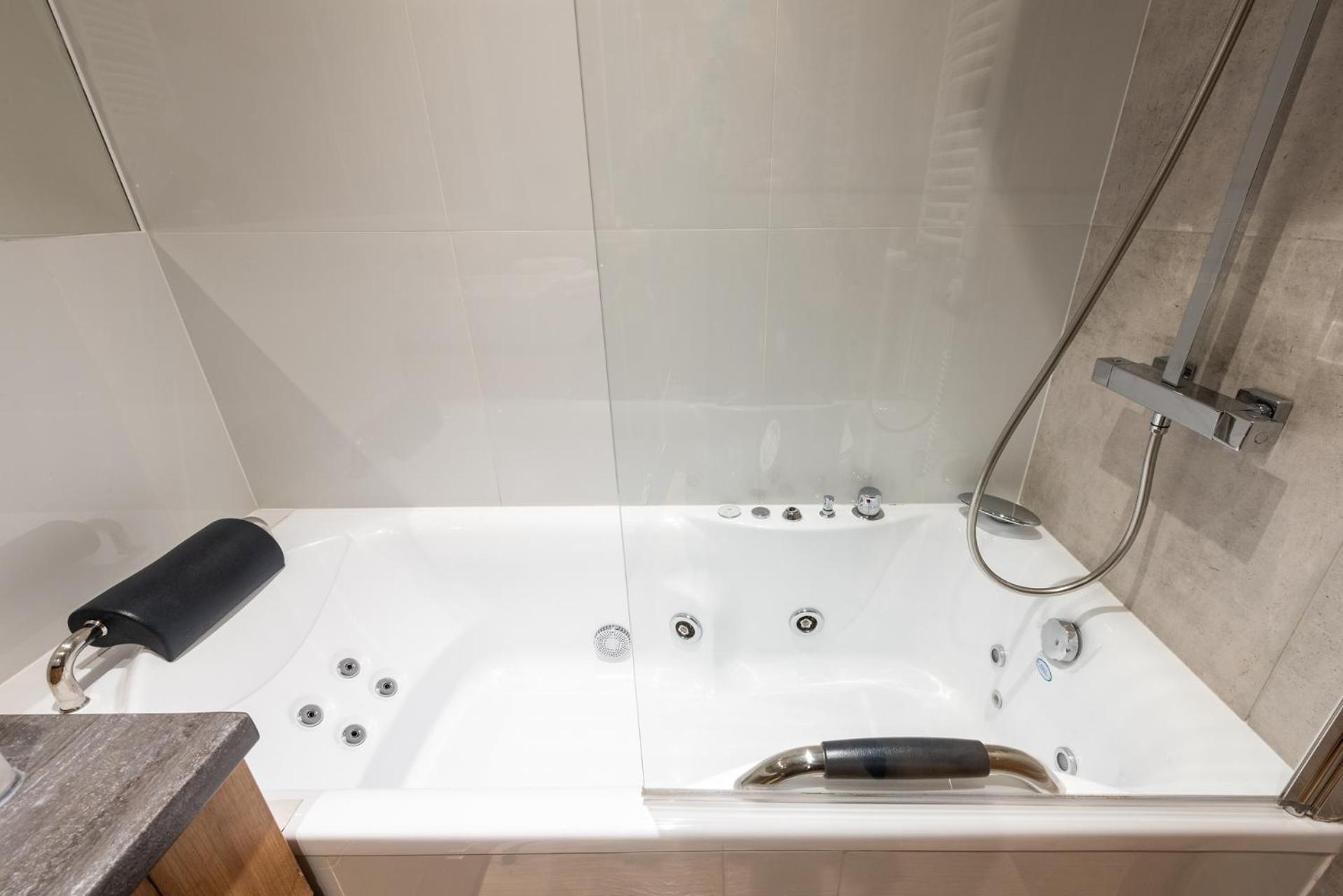 Apartment Marvels Place With Parking And Ac Krakow