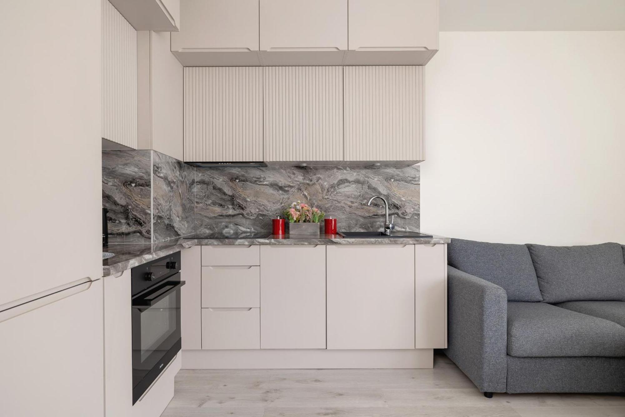 Beautiful & Spacious 1 Bedroom Apartament With Balcony By Renters Apartamento