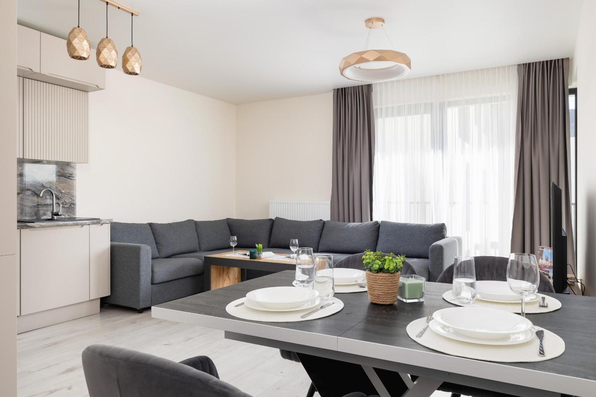 Beautiful & Spacious 1 Bedroom Apartament With Balcony By Renters Apartamento Cracóvia