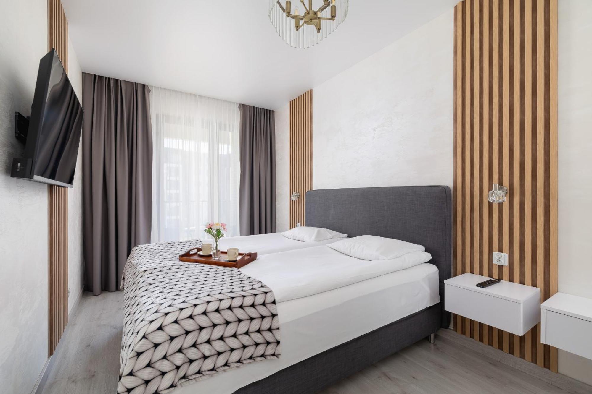 Beautiful & Spacious 1 Bedroom Apartament With Balcony By Renters Krakow