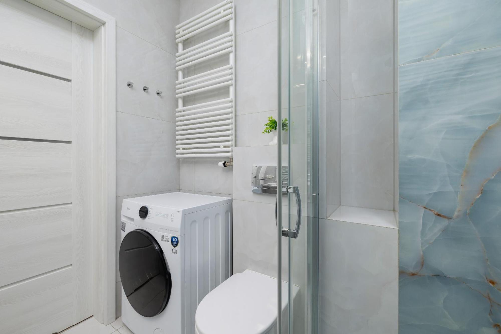 Apartment Beautiful & Spacious 1 Bedroom Apartament With Balcony By Renters *