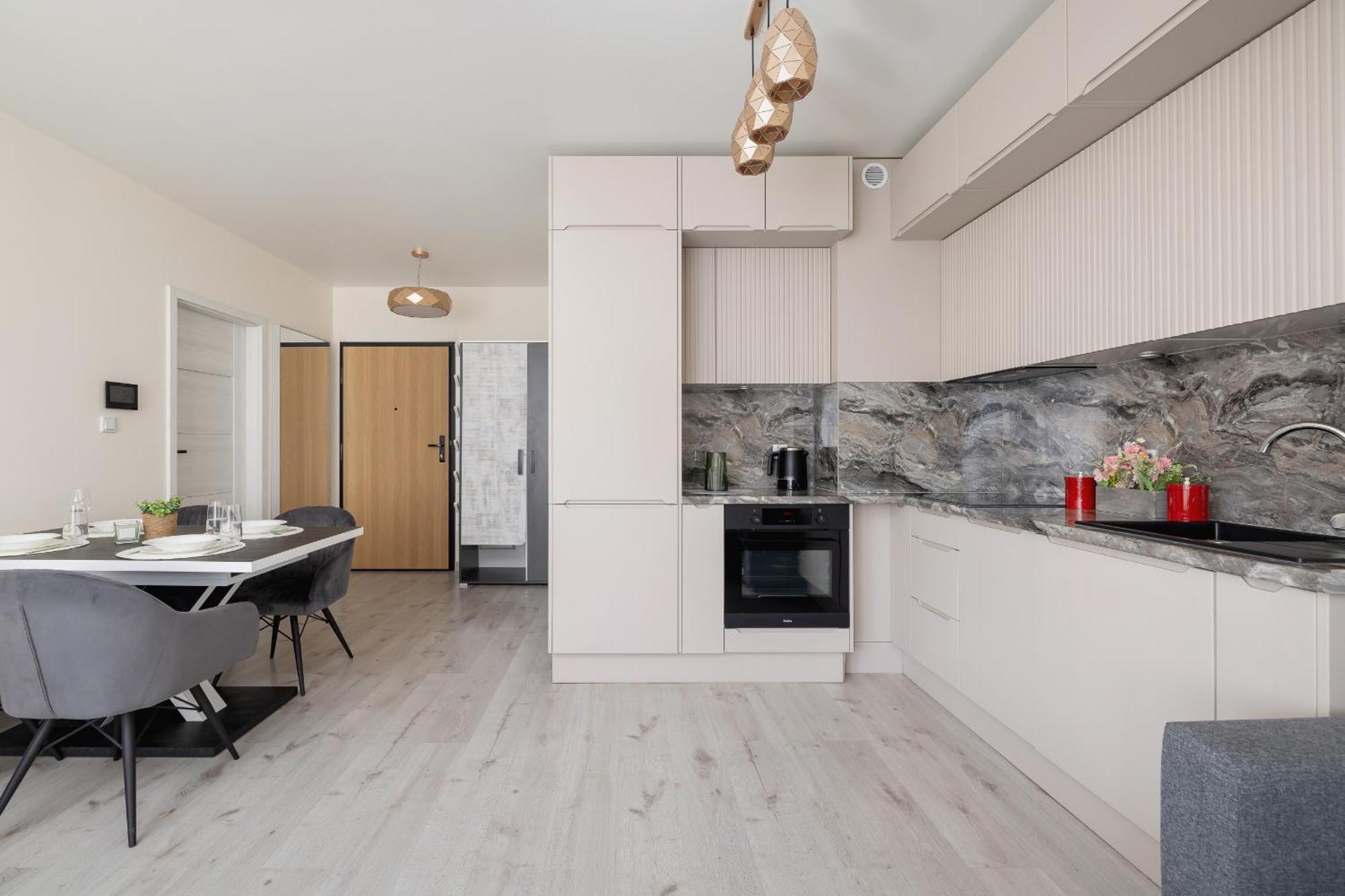 Apartment Beautiful & Spacious 1 Bedroom Apartament With Balcony By Renters Krakow
