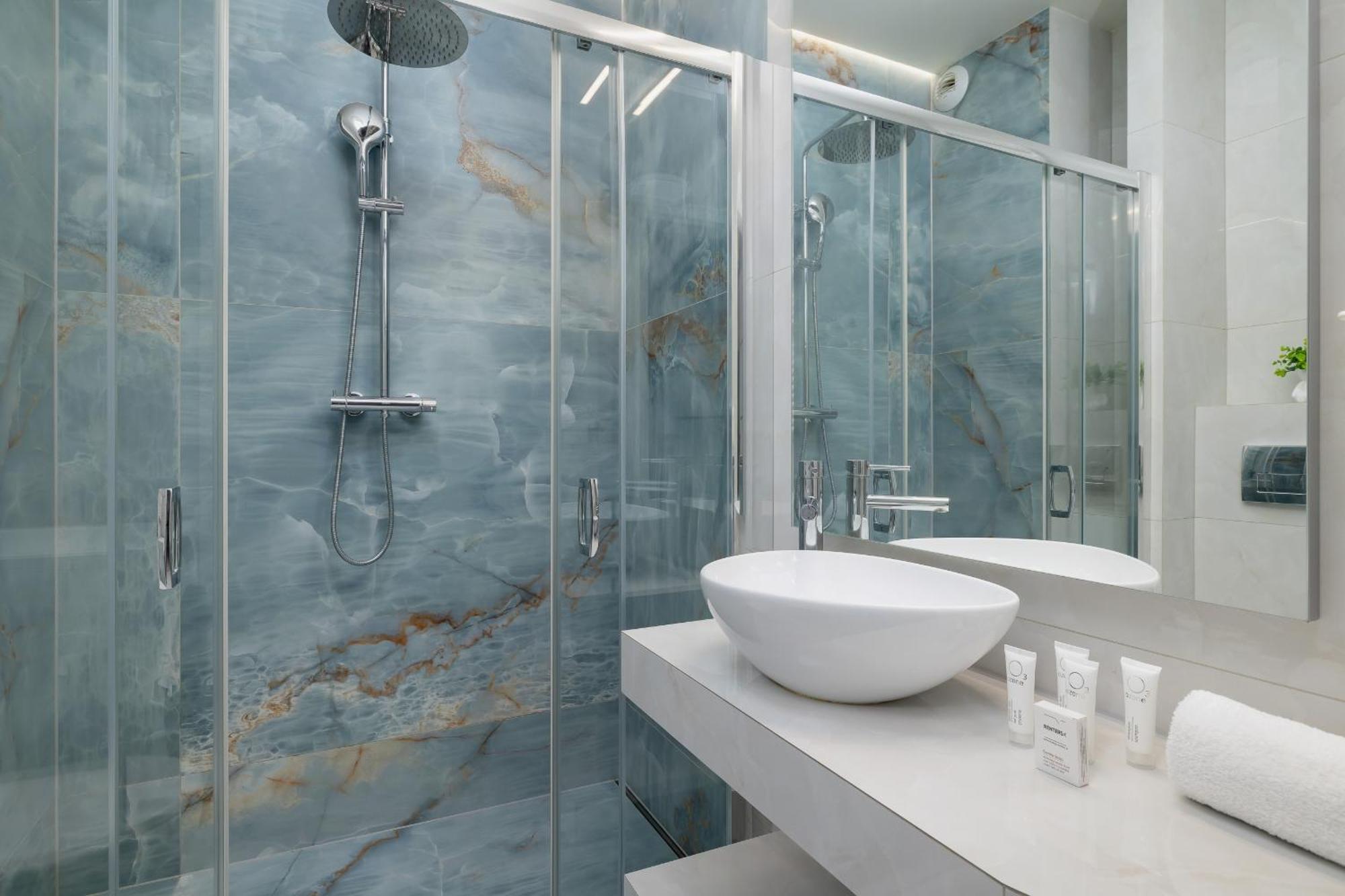 Apartment Beautiful & Spacious 1 Bedroom Apartament With Balcony By Renters