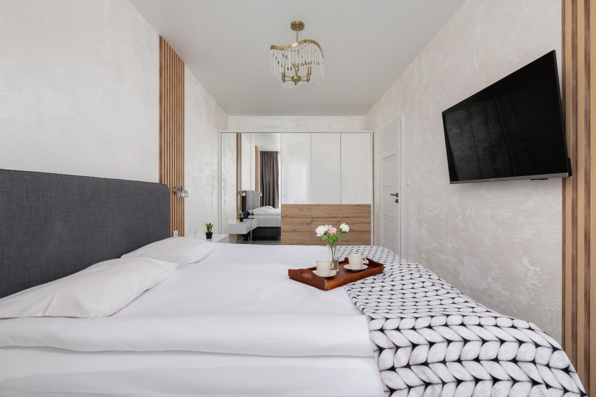 Beautiful & Spacious 1 Bedroom Apartament With Balcony By Renters * Cracóvia