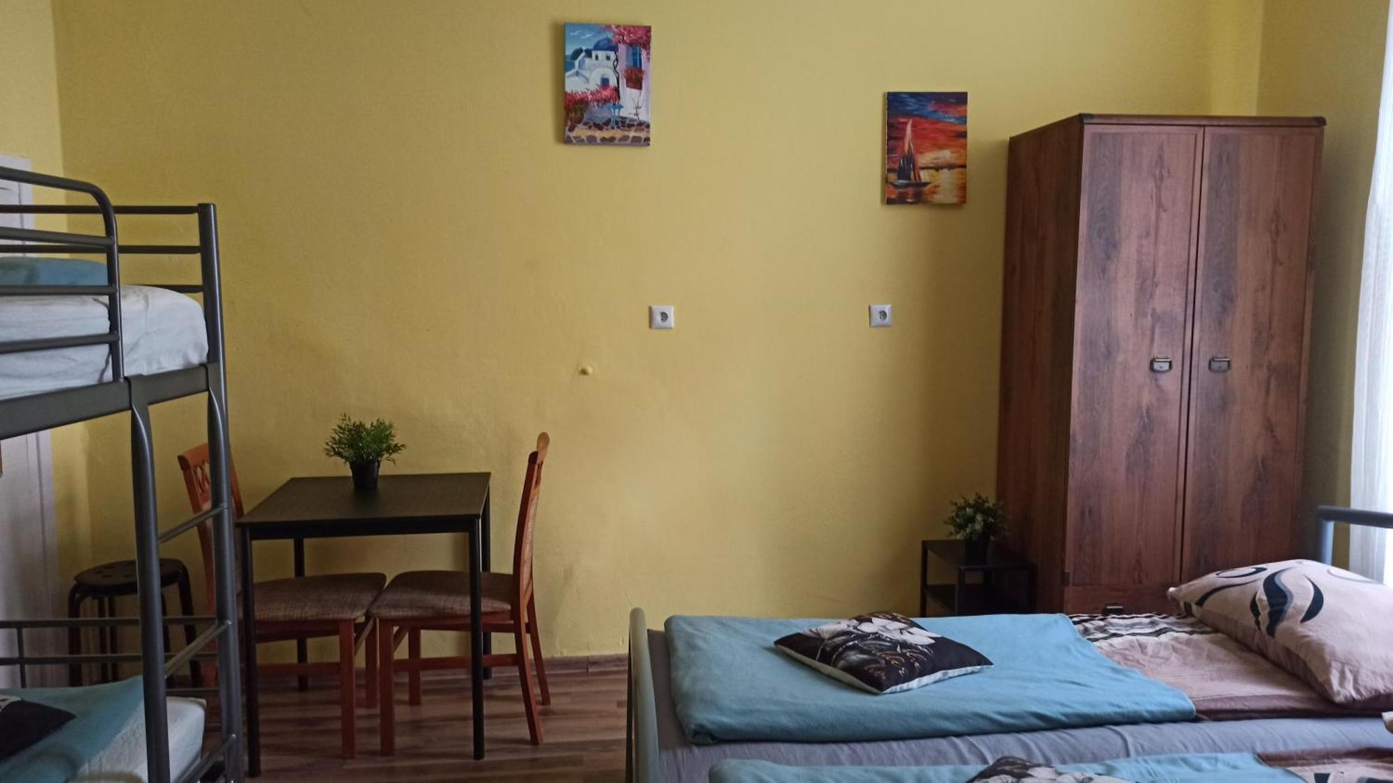 Hostel Retro