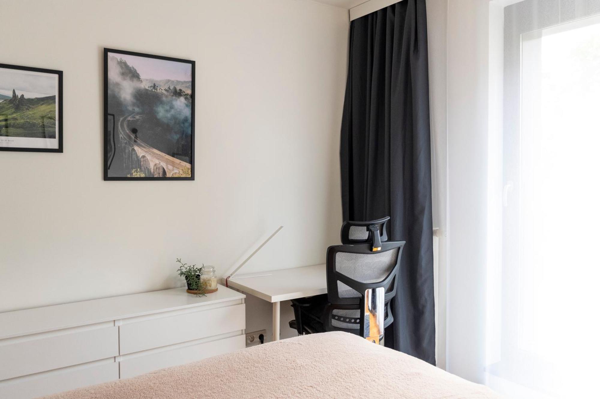 Glowny - Parking, Workspace - By Rentujemy Apartamento