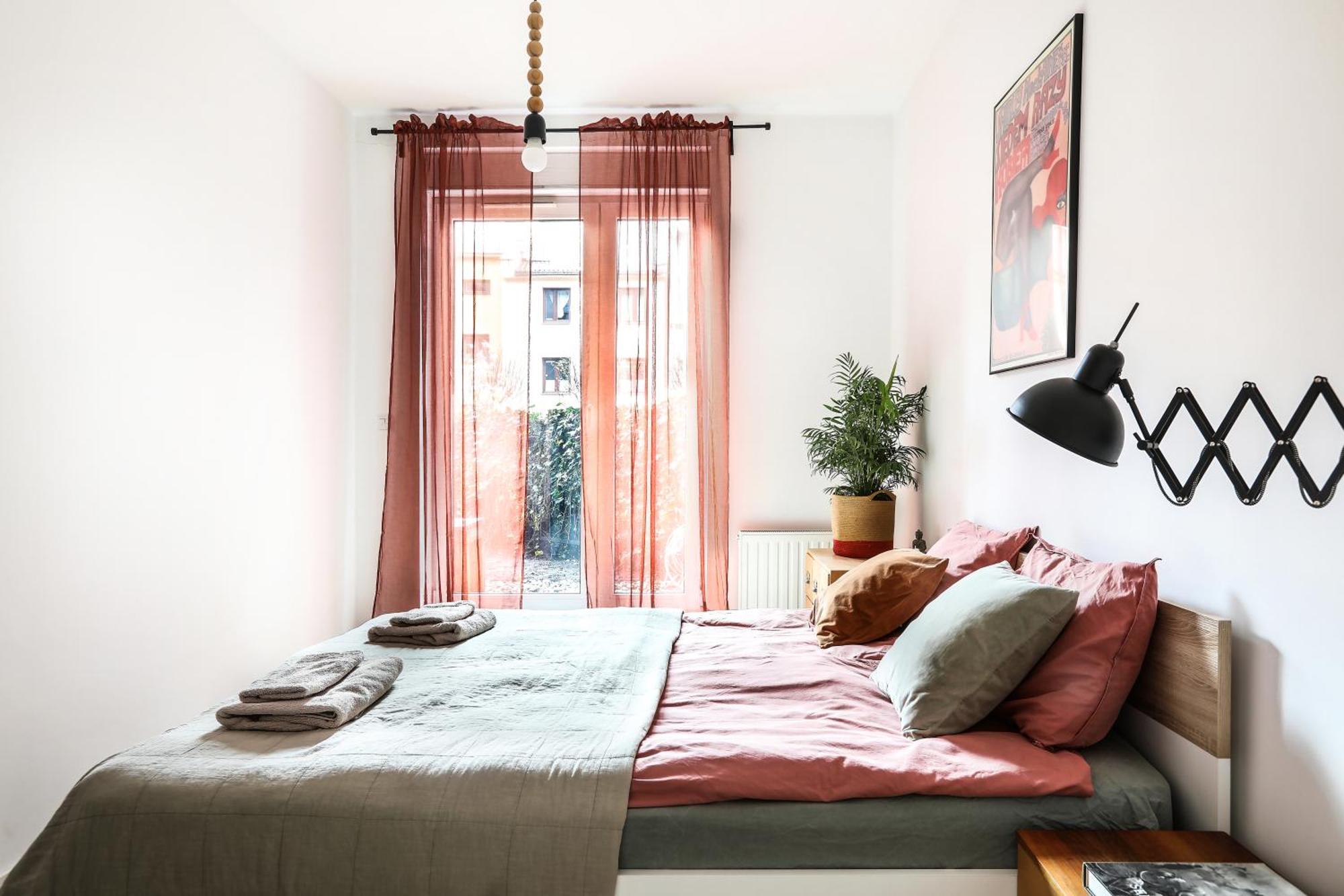 1-bedroom With Private Garden, Old Town Apartament *