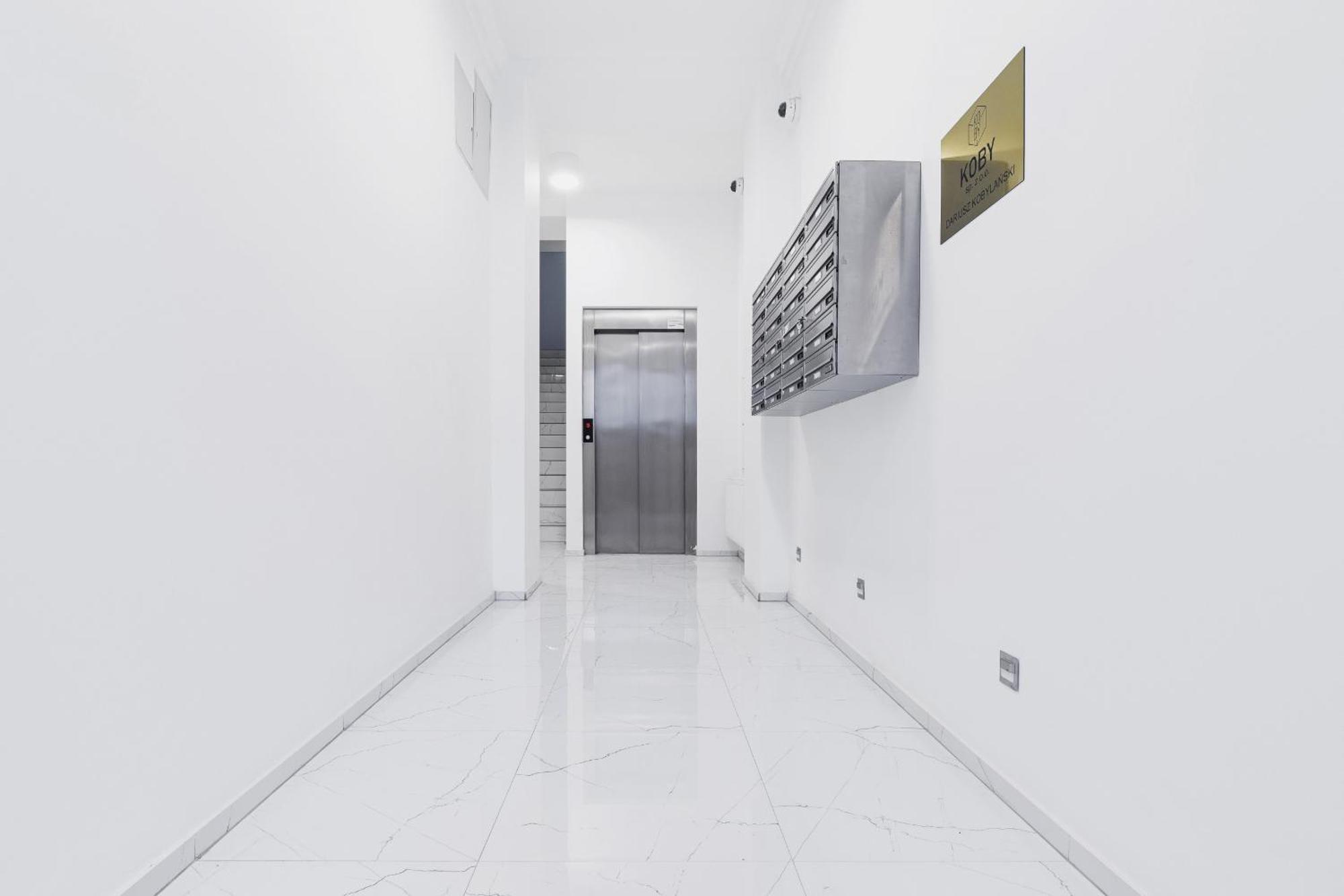 Comfortable And Elegant Studio With Balcony For 4 People In Cracow By Renters