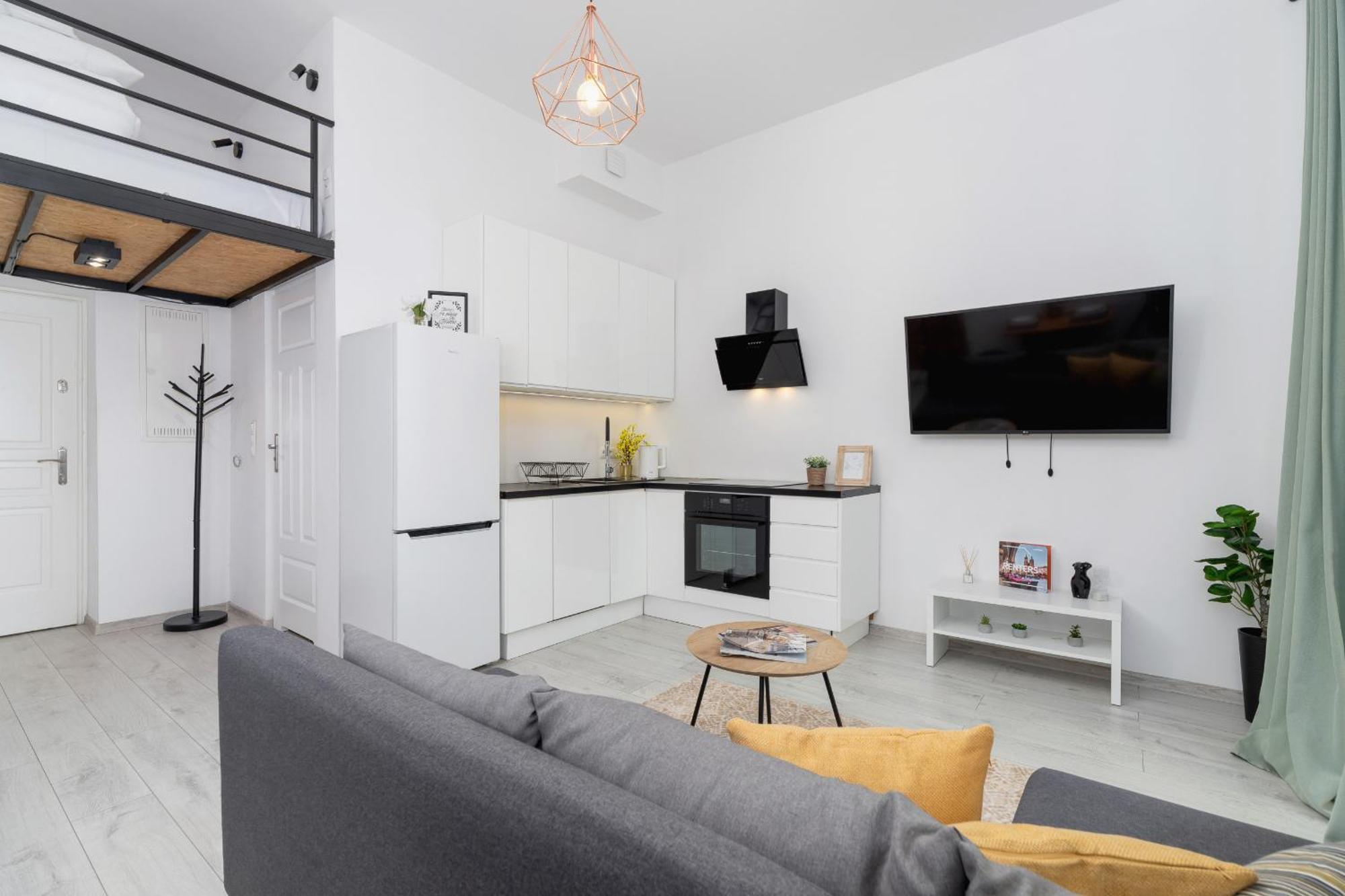 Comfortable And Elegant Studio With Balcony For 4 People In Cracow By Renters