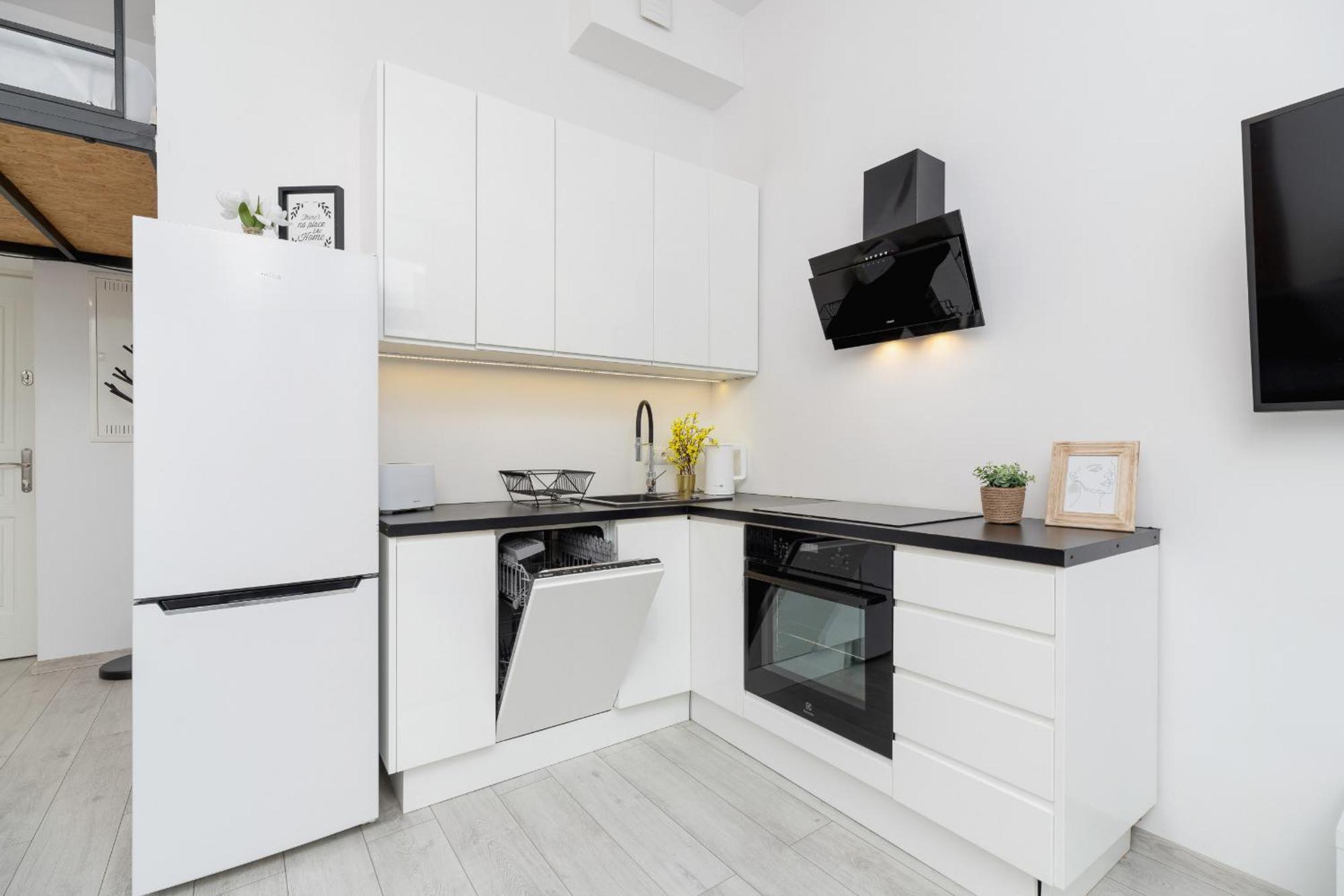 Comfortable And Elegant Studio With Balcony For 4 People In Cracow By Renters Apartment *