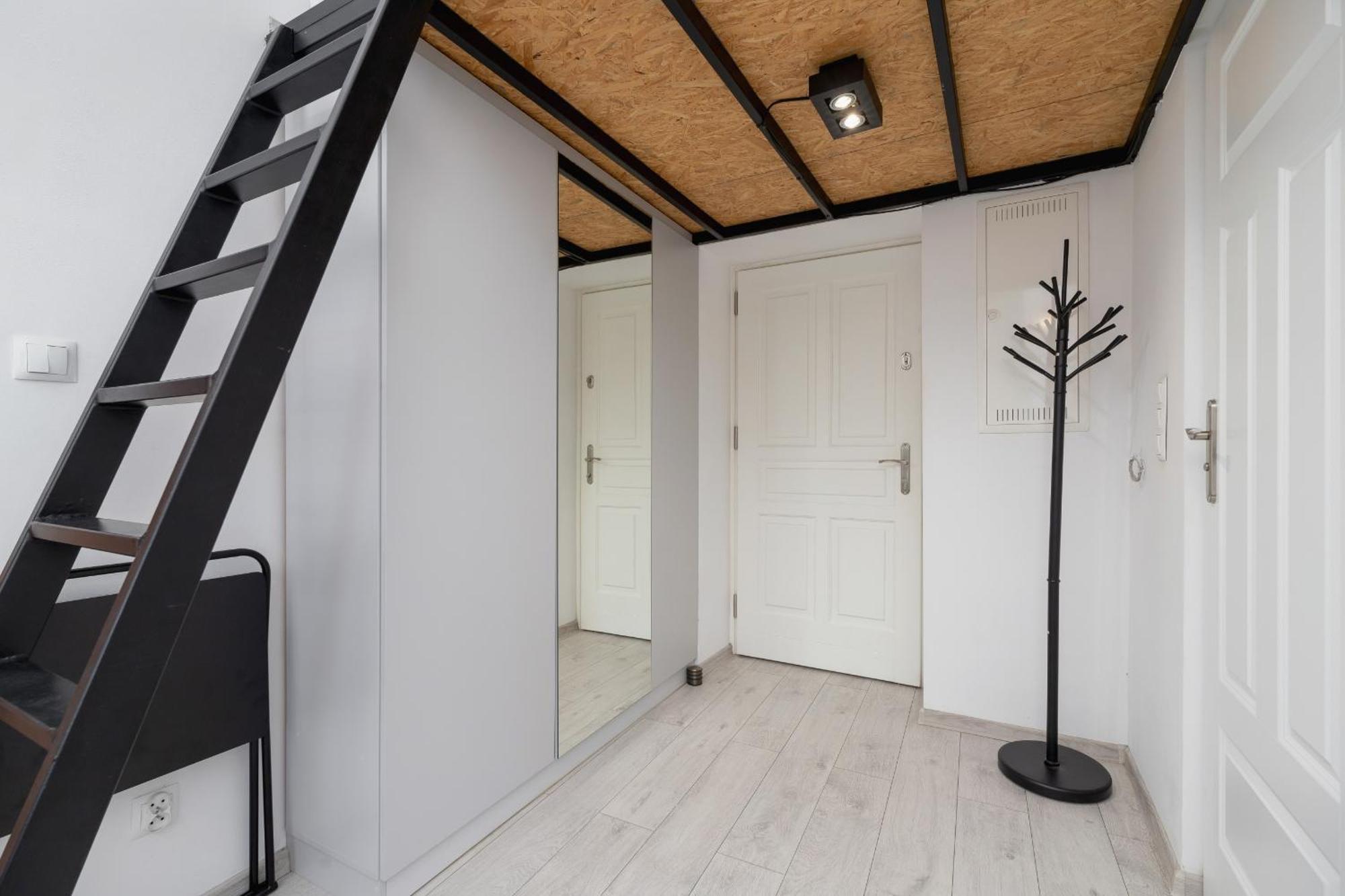 Apartment Comfortable And Elegant Studio With Balcony For 4 People In Cracow By Renters