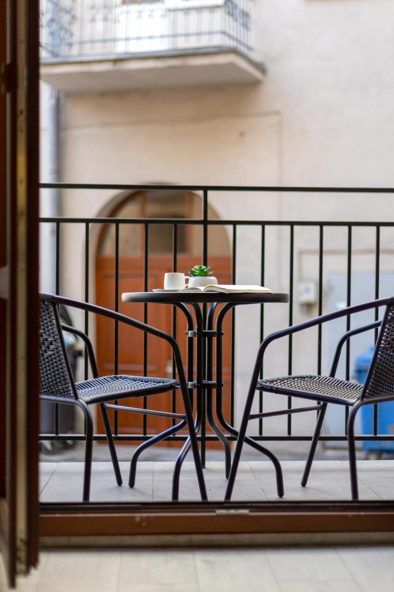 Apartment Comfortable And Elegant Studio With Balcony For 4 People In Cracow By Renters