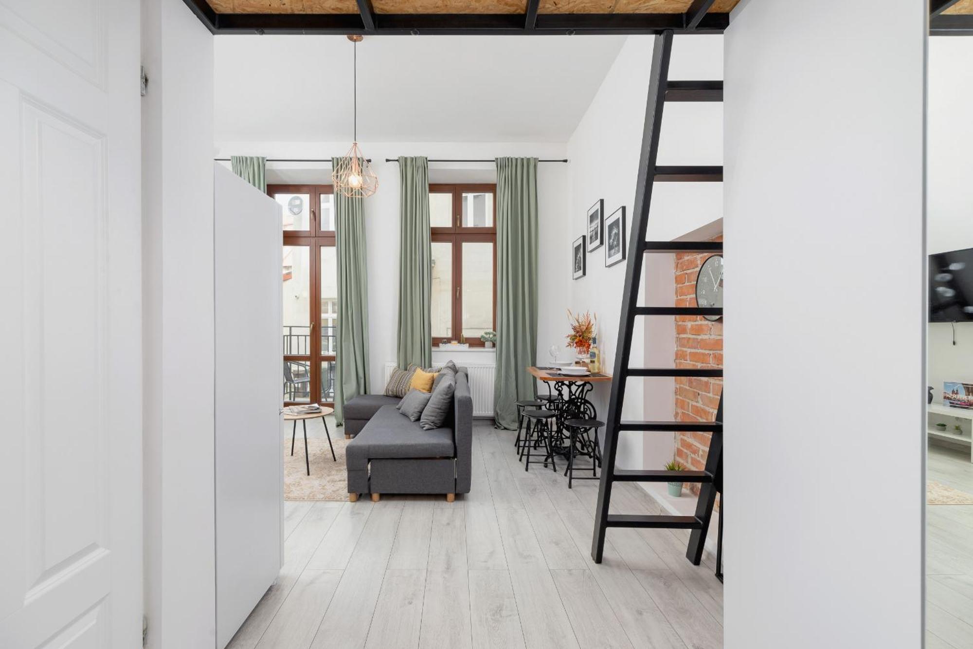 Comfortable And Elegant Studio With Balcony For 4 People In Cracow By Renters Apartment