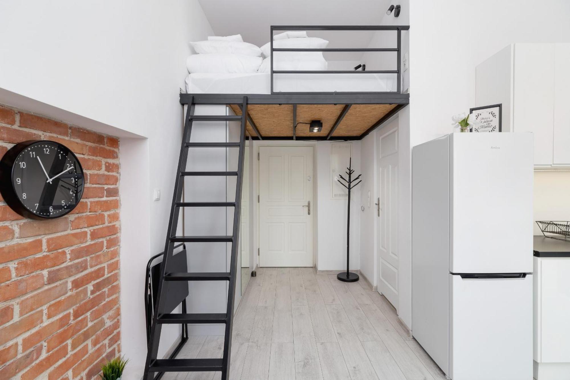 Comfortable And Elegant Studio With Balcony For 4 People In Cracow By Renters