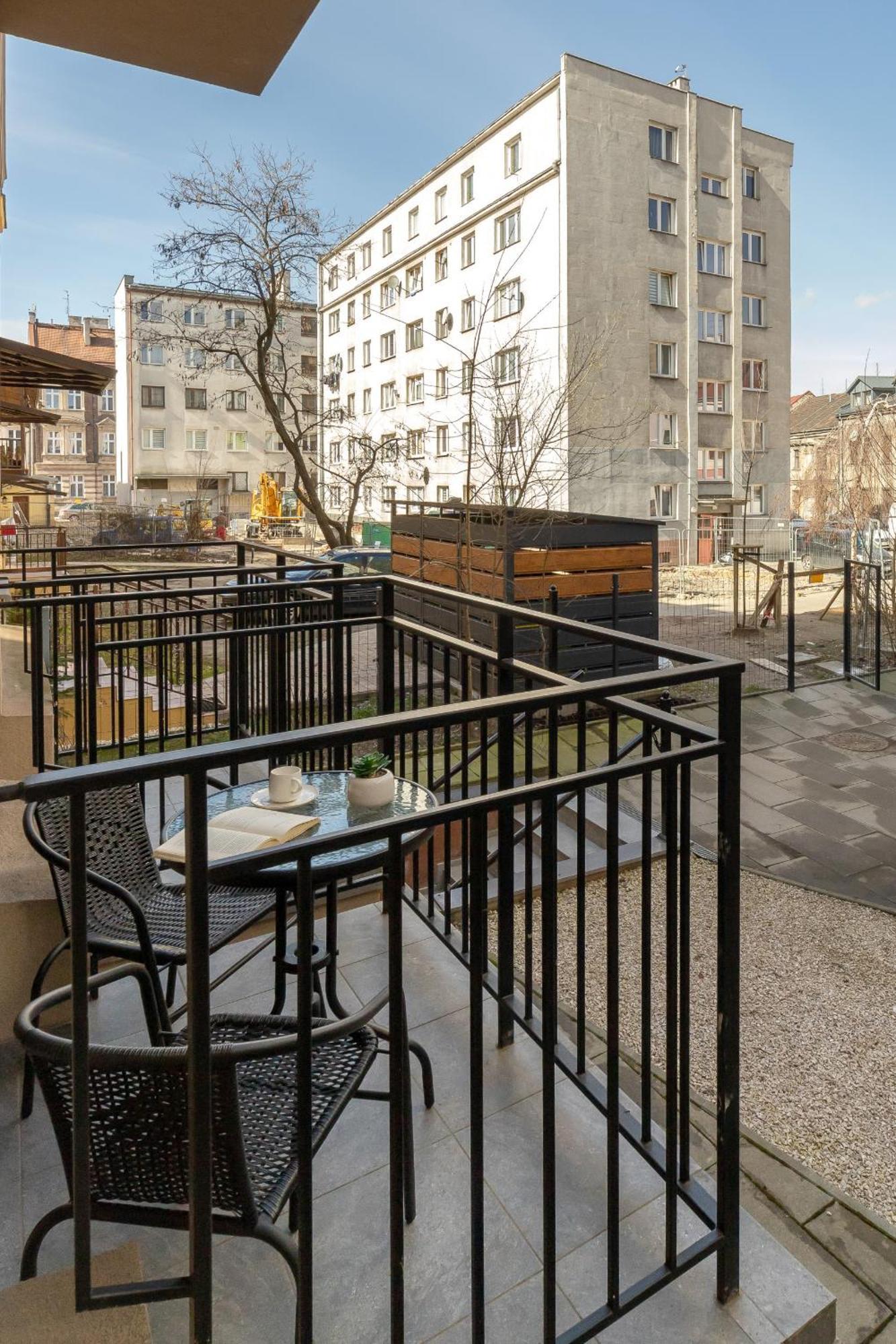 Comfortable And Elegant Studio With Balcony For 4 People In Cracow By Renters Apartment *